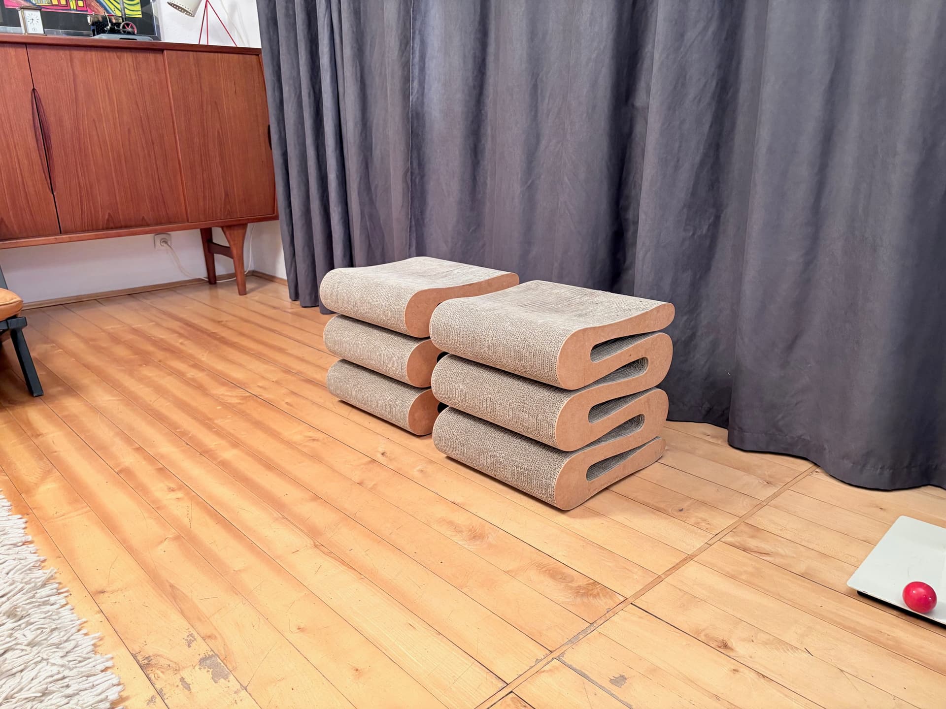 Para stołków Wiggle, brązowy, proj. F. Gehry, Vitra, Szwajcaria, lata 90. - 222574