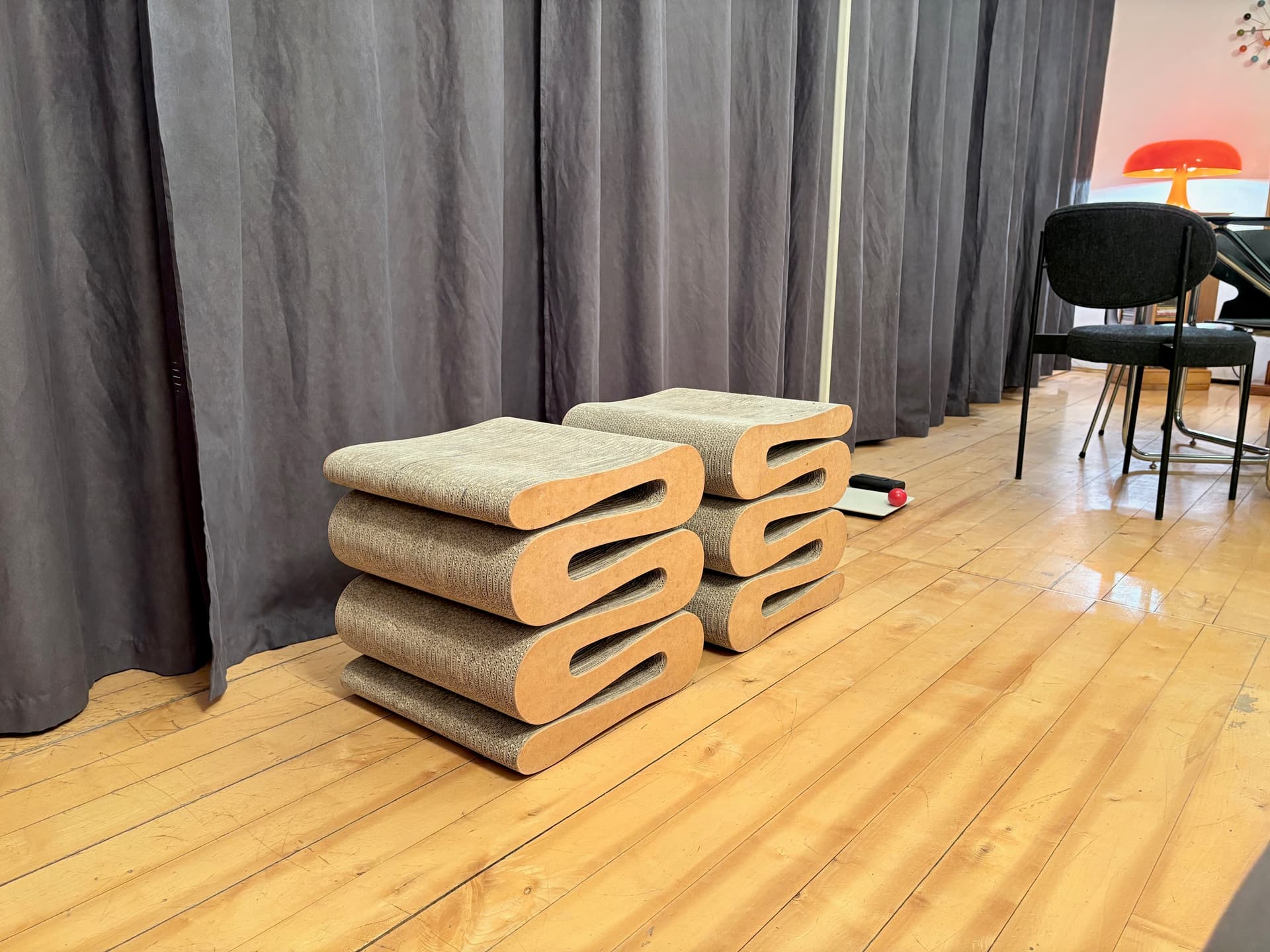 Para stołków Wiggle, brązowy, proj. F. Gehry, Vitra, Szwajcaria, lata 90. - 222565