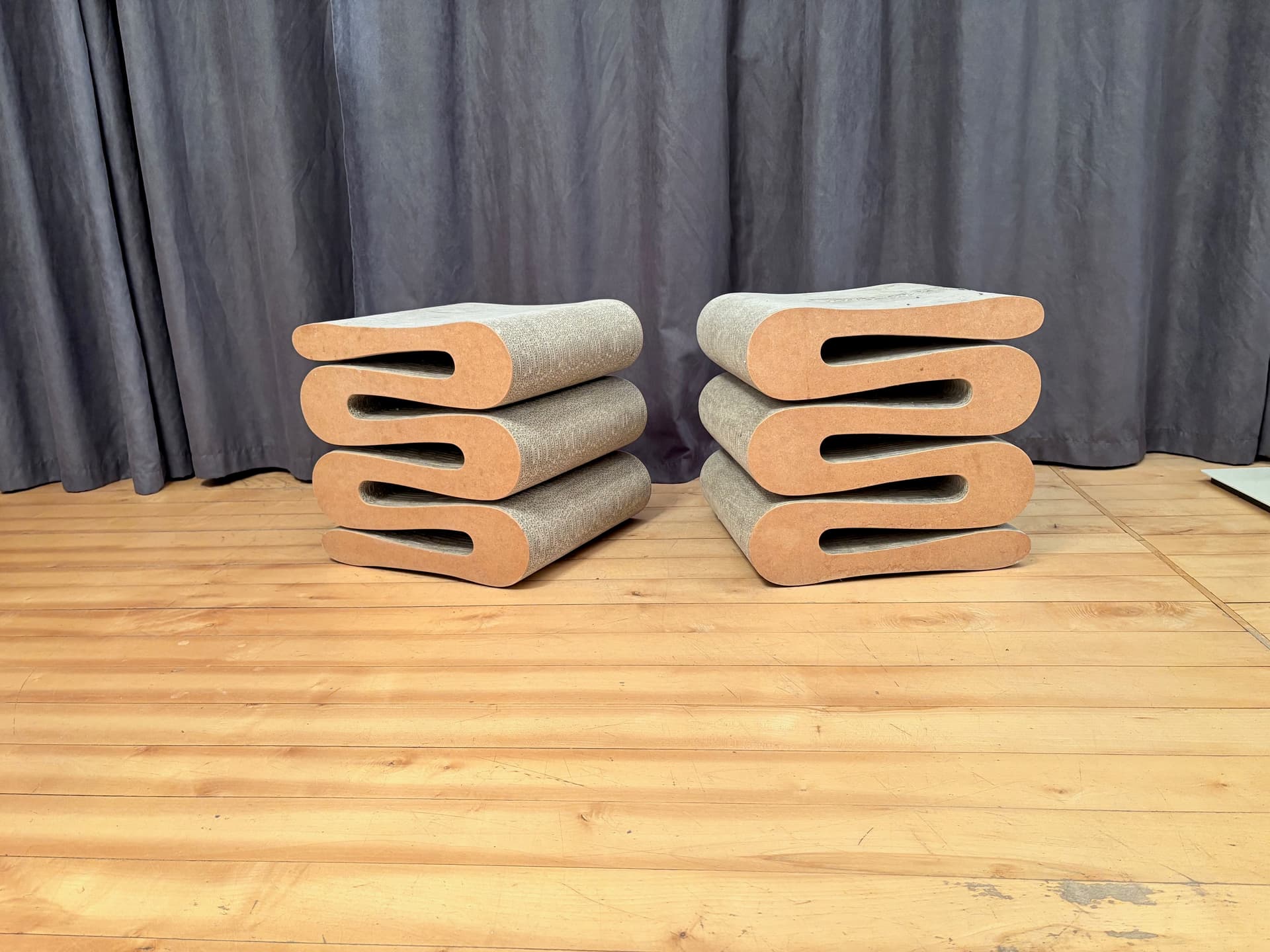 Para stołków Wiggle, brązowy, proj. F. Gehry, Vitra, Szwajcaria, lata 90. - 222563