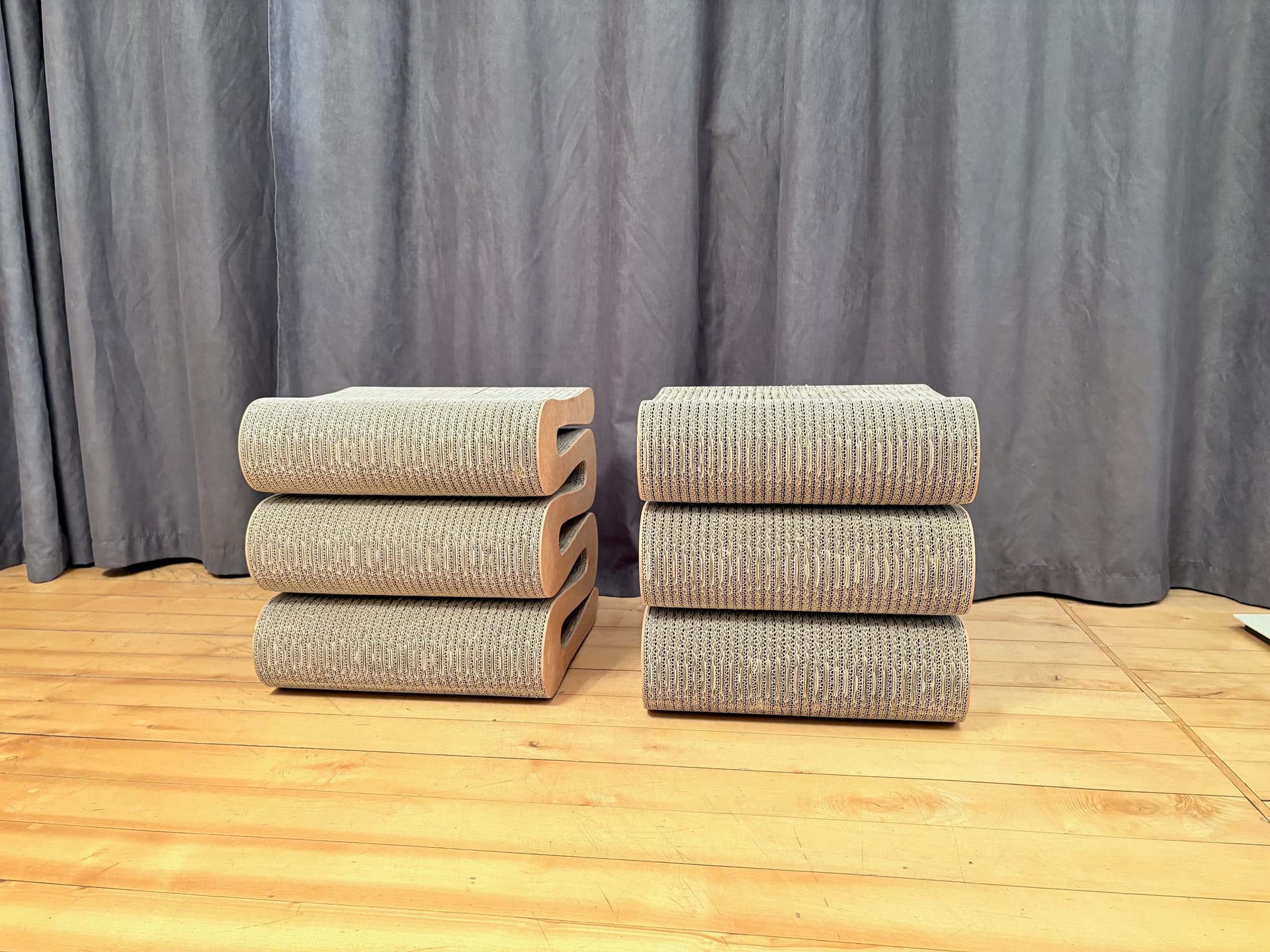 Para stołków Wiggle, brązowy, proj. F. Gehry, Vitra, Szwajcaria, lata 90. - 222572