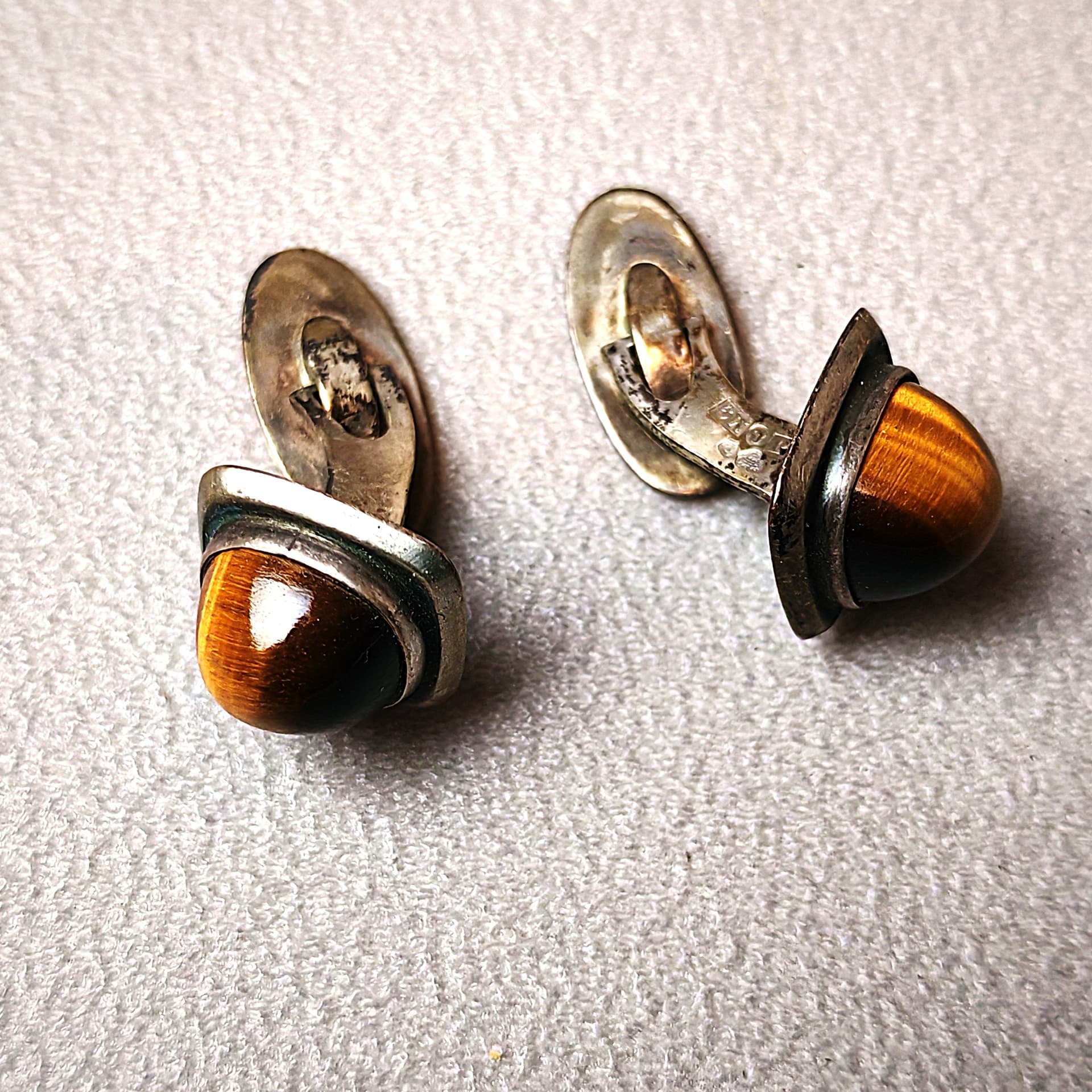 Para spinek do mankietów, srebro, tygrysie oko brązowy, proj. V. Janson, Szwecja, lata 60. - 222670