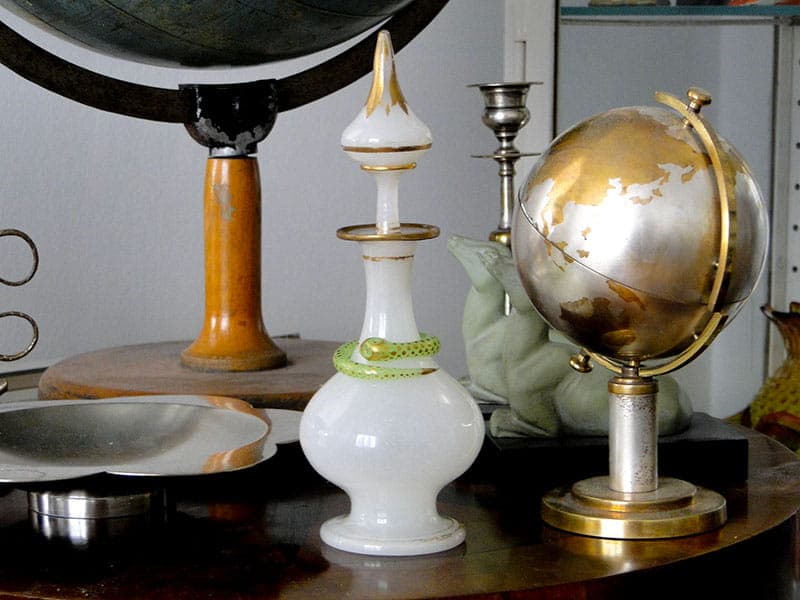 Karafka Biedermeier, szkło opalowe ivory white, szkło uranowe żółto-zielone, Austria, XIX w. - 223165