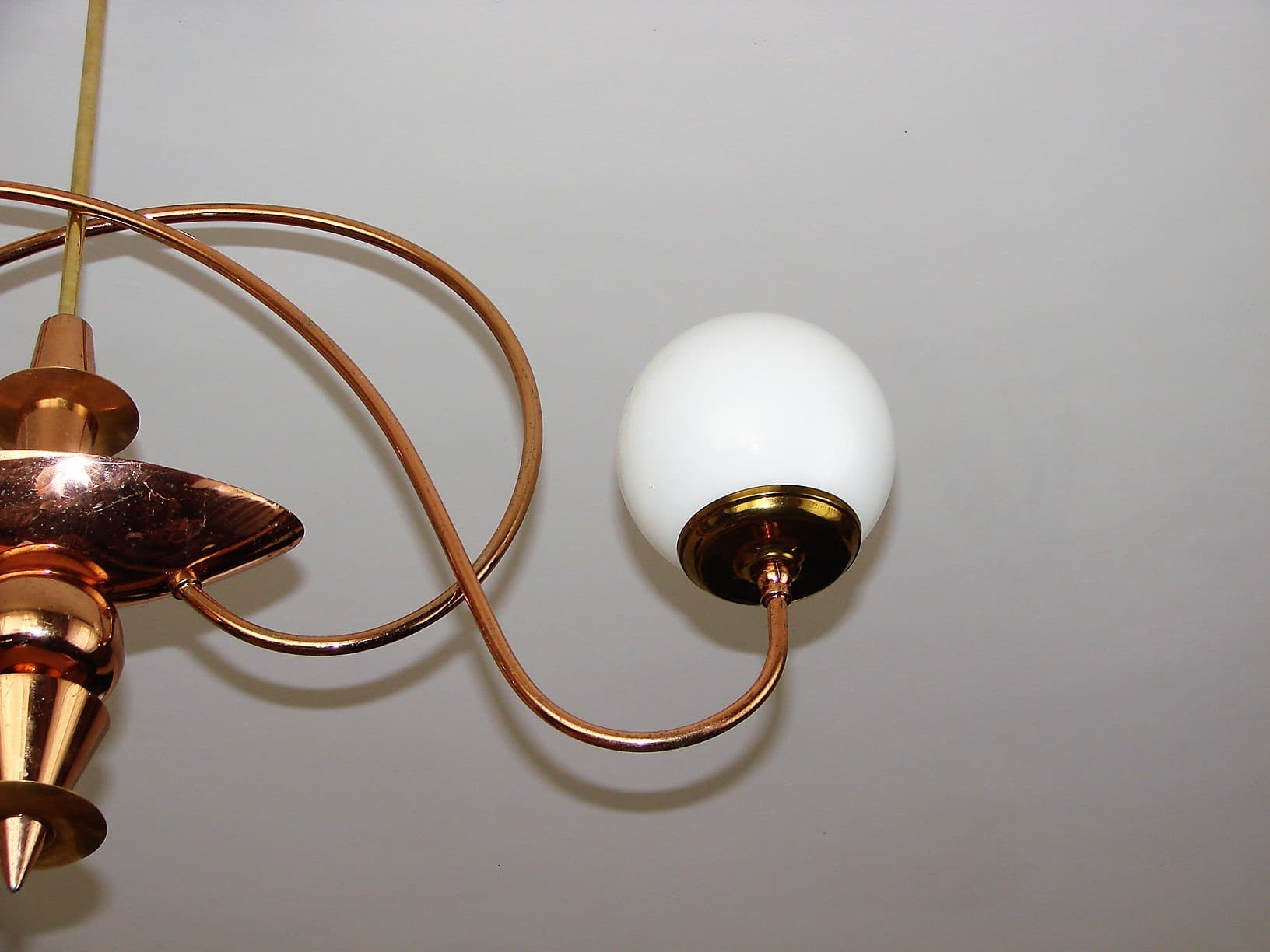 Żyrandol Mid Century, mosiądz złoty, szkło, lata 60. - 223245