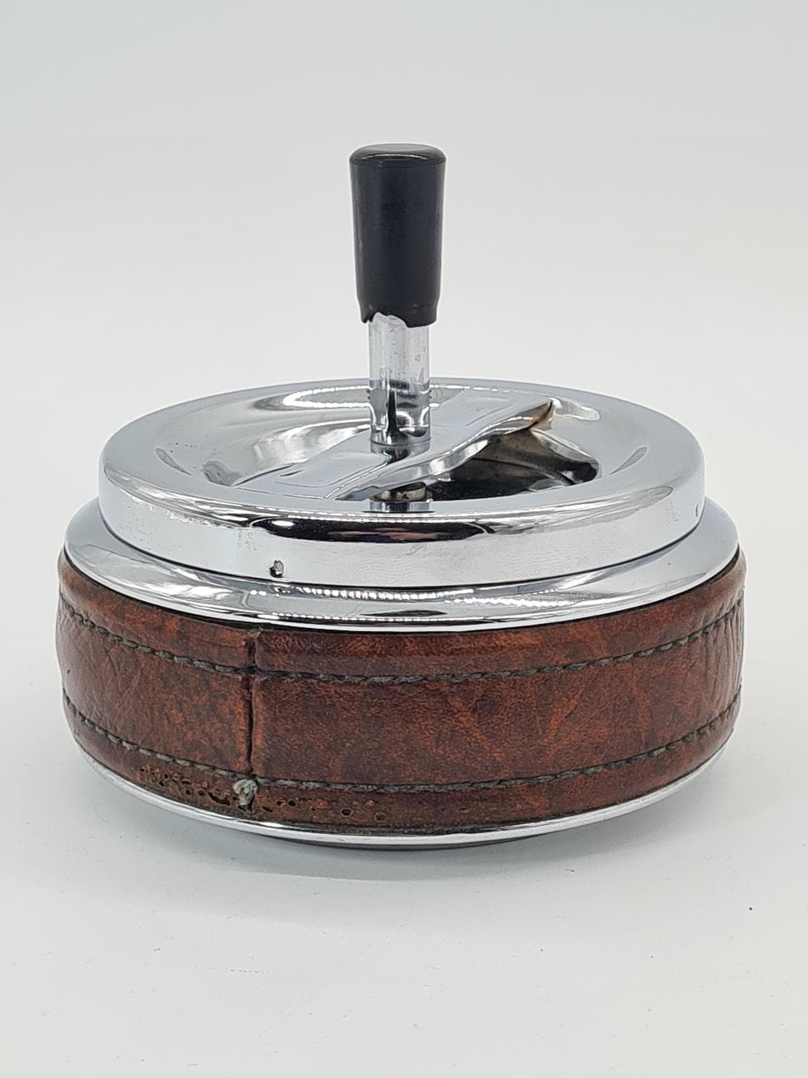 Popielnica stołowa, brązowa skóra, stal chromowana, Erhard, Niemcy, lata 60. - 223261