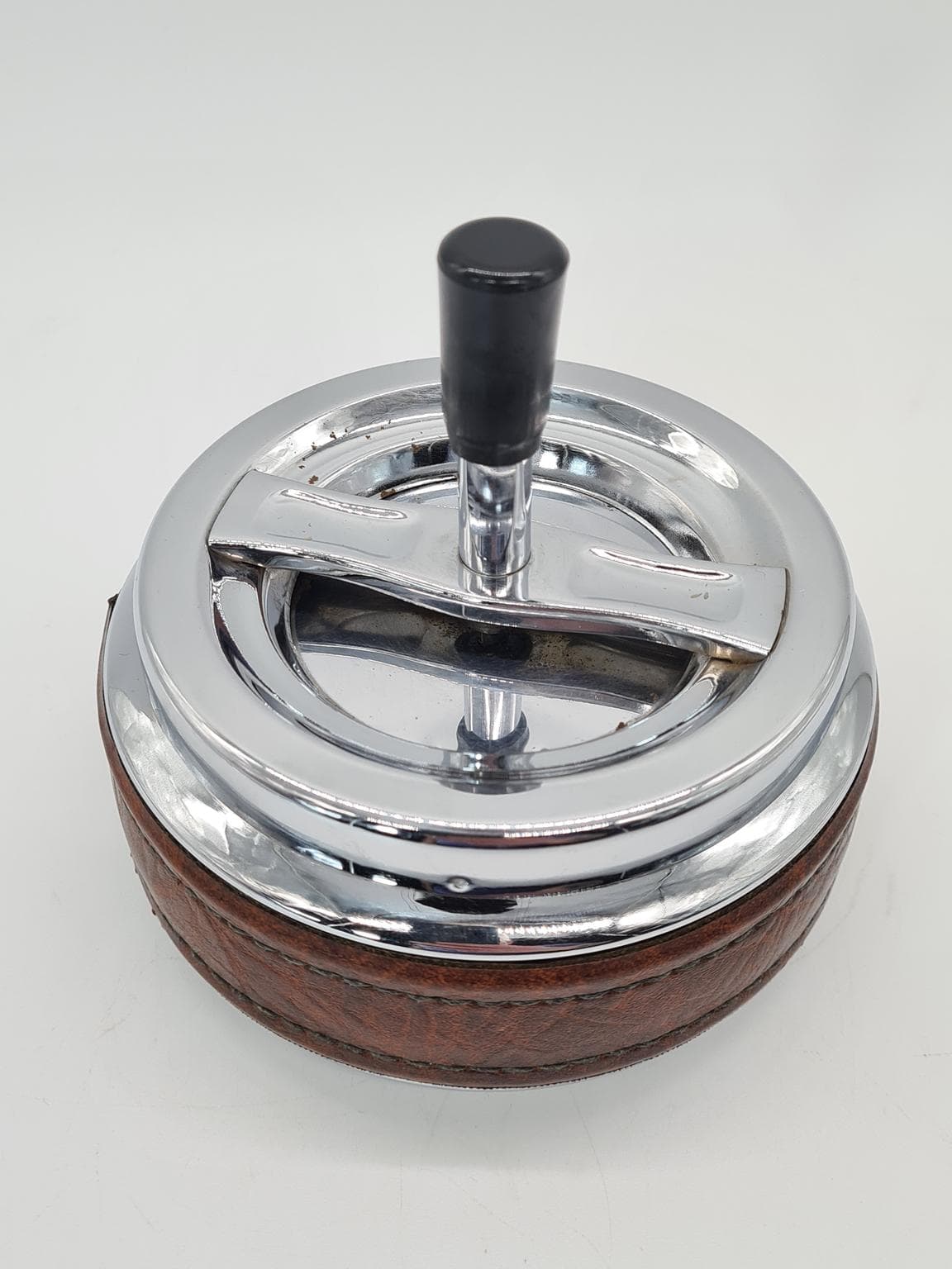 Popielnica stołowa, brązowa skóra, stal chromowana, Erhard, Niemcy, lata 60. - 223263