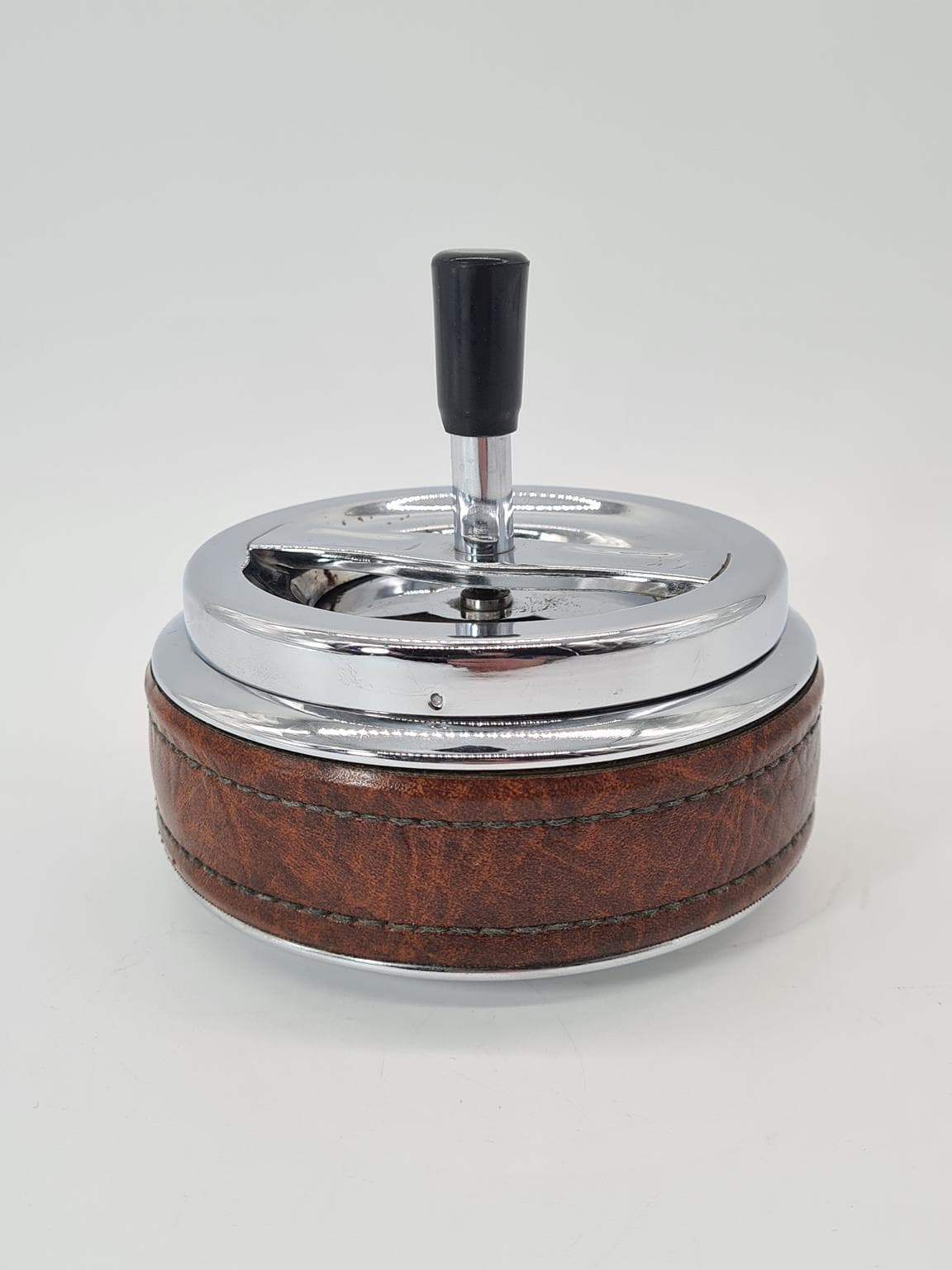 Popielnica stołowa, brązowa skóra, stal chromowana, Erhard, Niemcy, lata 60. - 223262