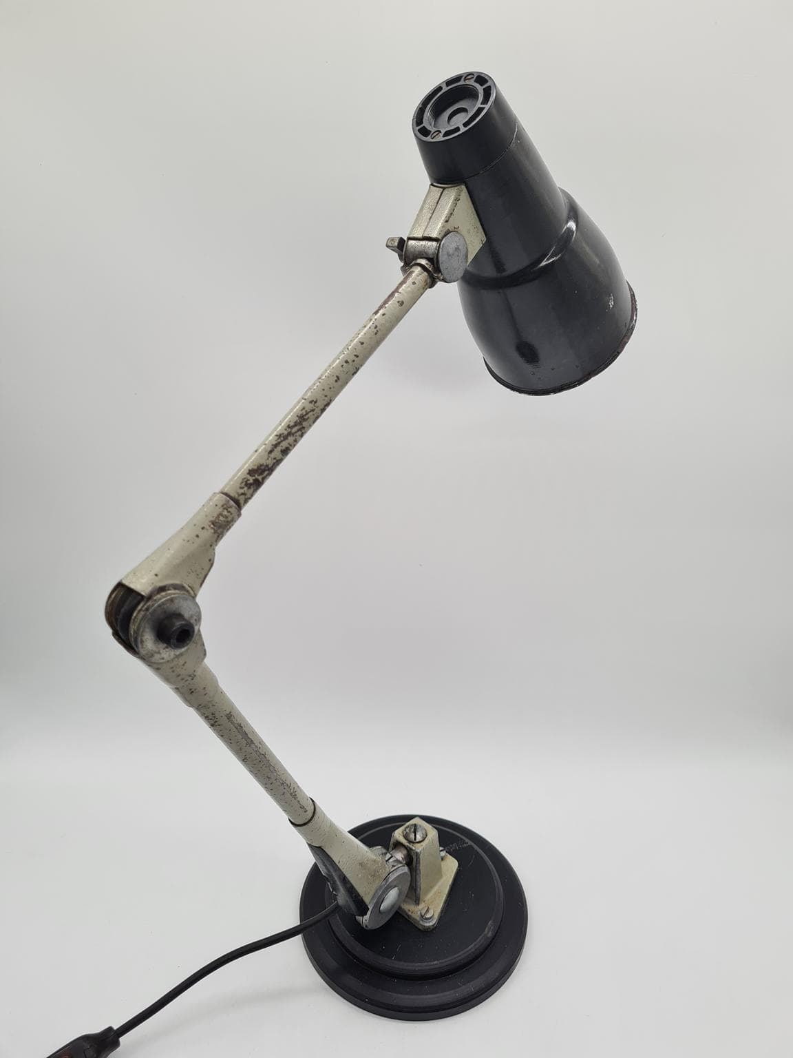 Lampa biurkowa industrialna, beżowy metal, Europa, lata 60. - 223293