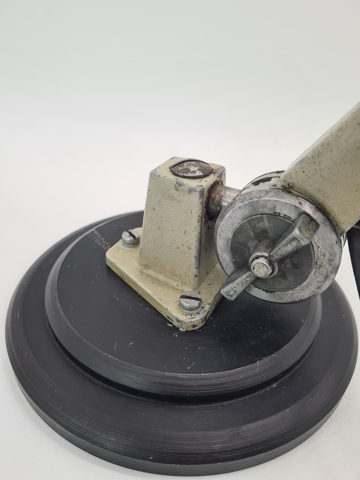 Lampa biurkowa industrialna, beżowy metal, Europa, lata 60. - 223295