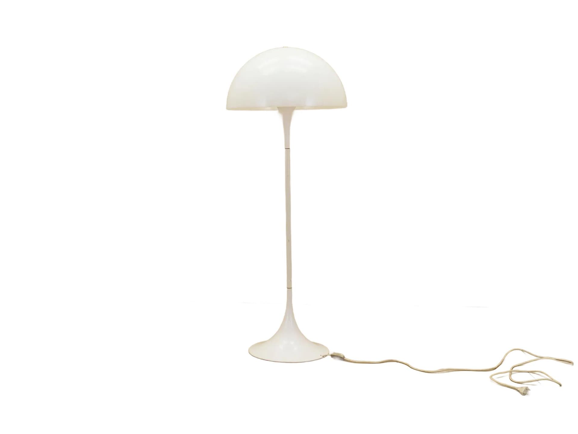 Lampa podłogowa Panthella, biały plastik, metal, proj. V. Panton, Louis Poulsen, Dania, lata 70.