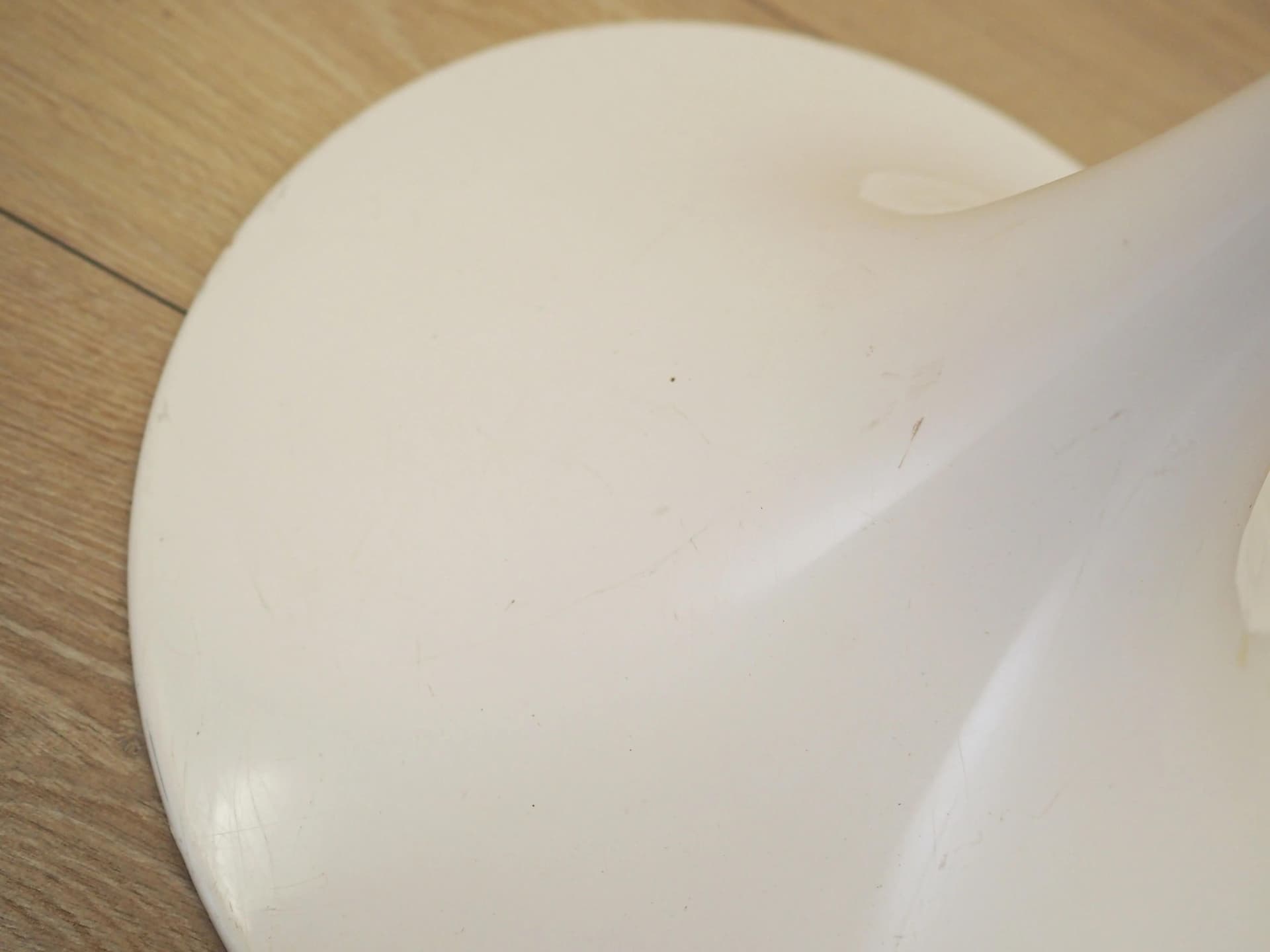 Lampa podłogowa Panthella, biały plastik, metal, proj. V. Panton, Louis Poulsen, Dania, lata 70. - 16147