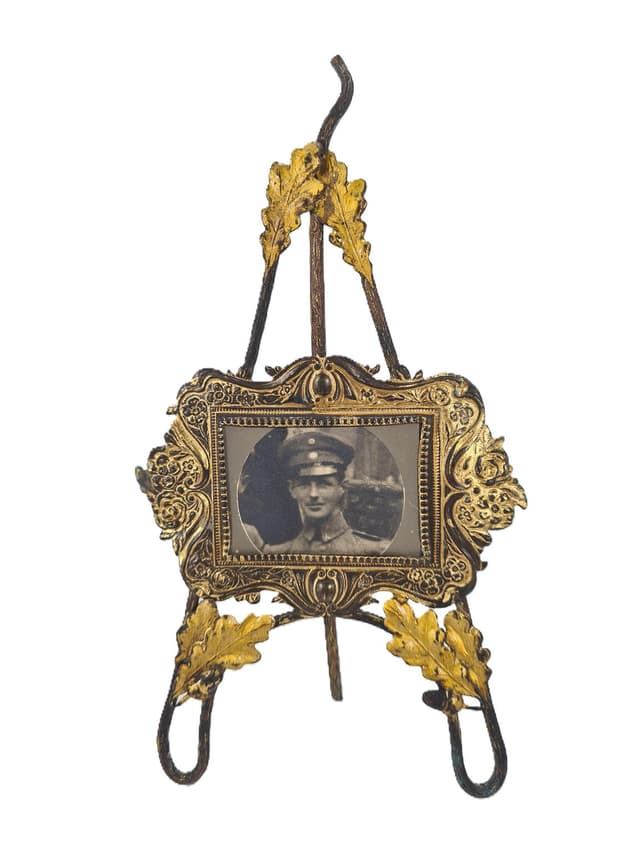 Standing Photo Frame Art Nouveau, gilt metal, Europe, 19th c. - DIMENSION