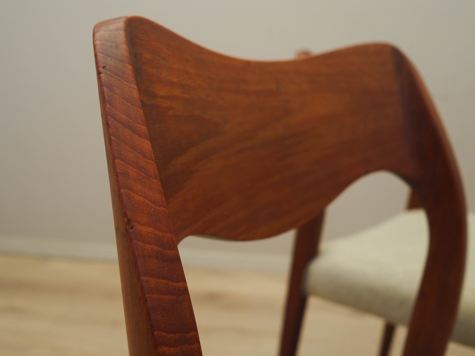 Komplet czterech krzeseł Model 71, teak, tapicerka beżowa, proj. N. O. Møller, Dania, lata 60. - 223509