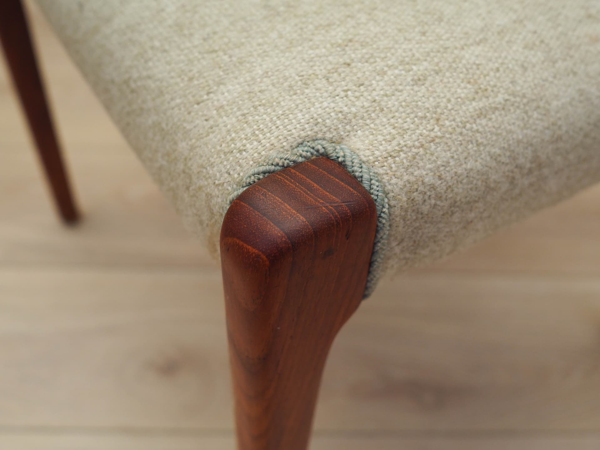 Komplet czterech krzeseł Model 71, teak, tapicerka beżowa, proj. N. O. Møller, Dania, lata 60. - 223512