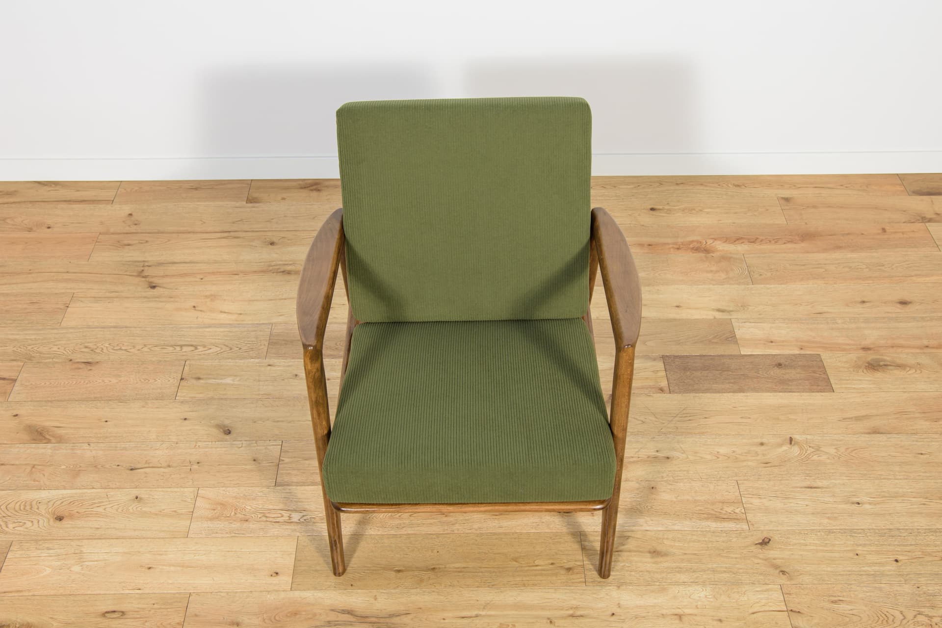 Para foteli 300-139, oliwkowozielona tkanina, buk orzech, Swarzędzka Fabryka Mebli, Polska, lata 60. - 224286