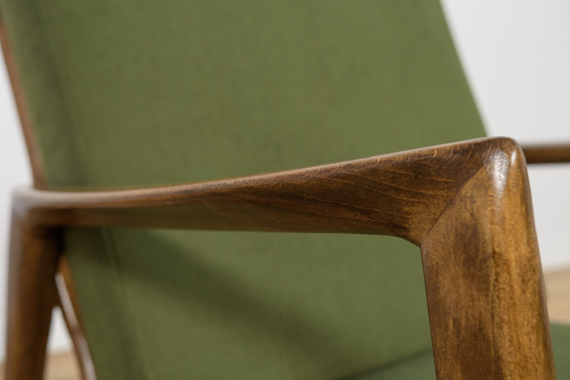 Fotel 300-139, oliwkowy, buk, Swarzędzka Fabryka Mebli, Polska, lata 60. - 224307