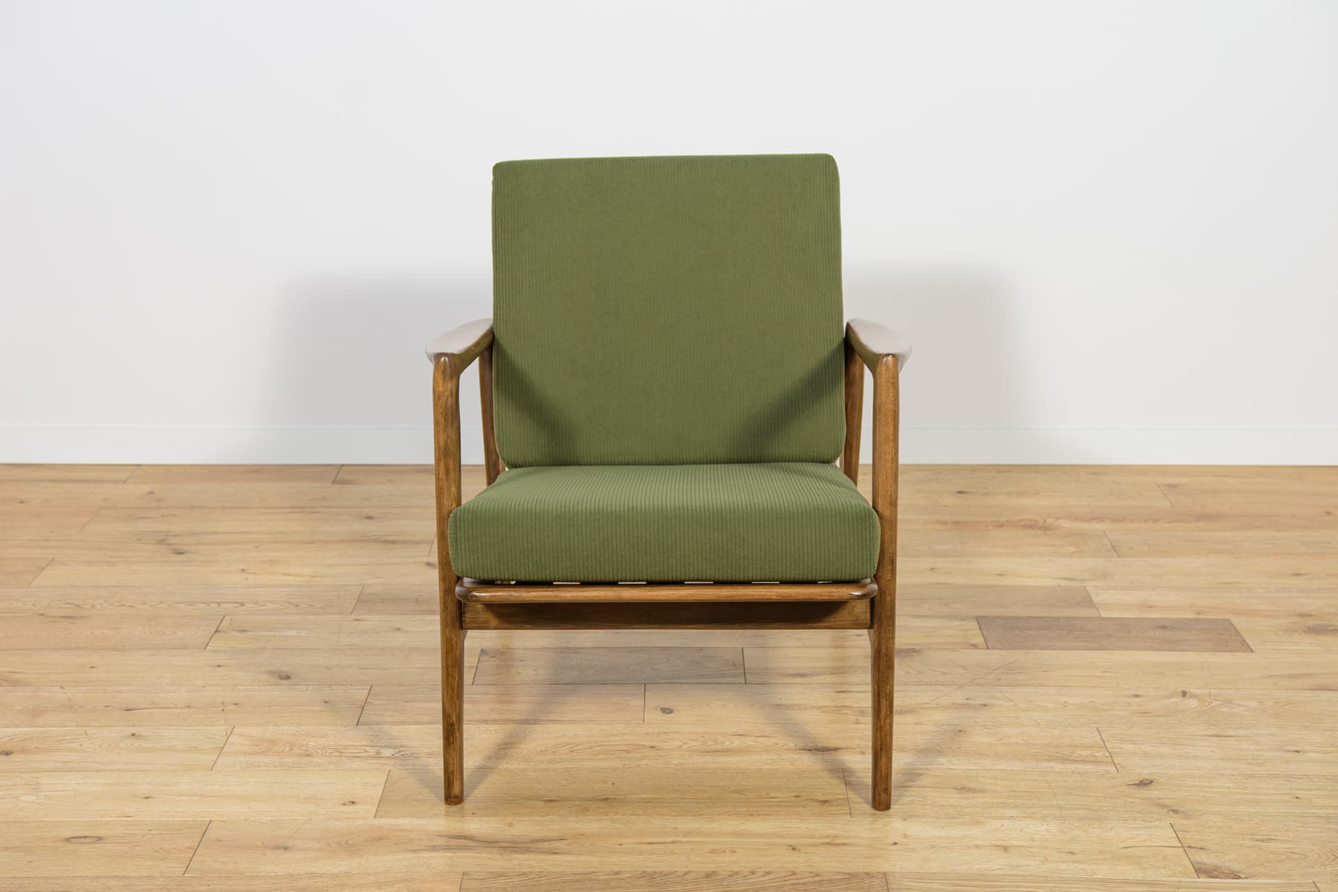 Fotel 300-139, oliwkowy, buk, Swarzędzka Fabryka Mebli, Polska, lata 60. - 224300
