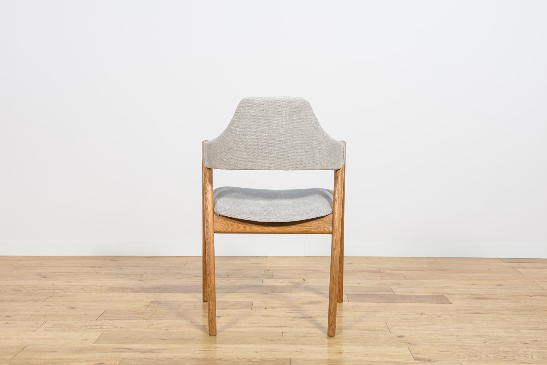 Komplet czterech krzeseł Compass, dąb jasny, tkanina szara, proj. K. Kristiansen, Dania, lata 60. - 224415