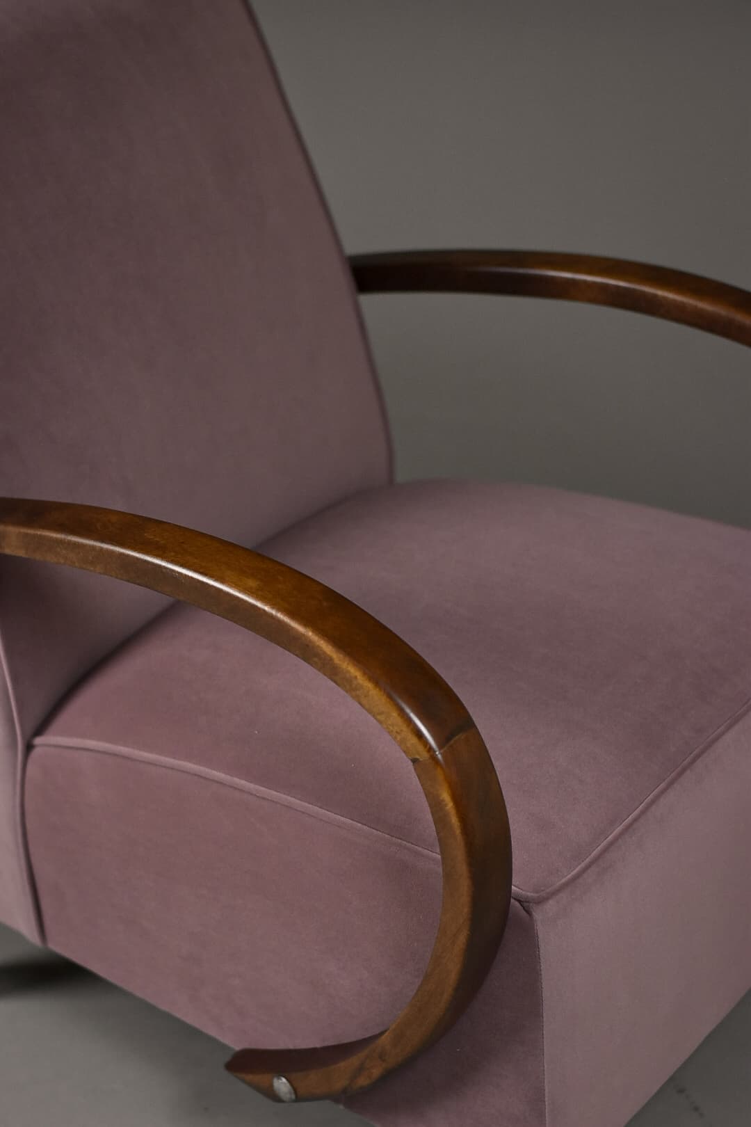 Fotel klubowy Art Déco, velvet fioletowy, drewno brązowy, Polska, lata 30. - 224563