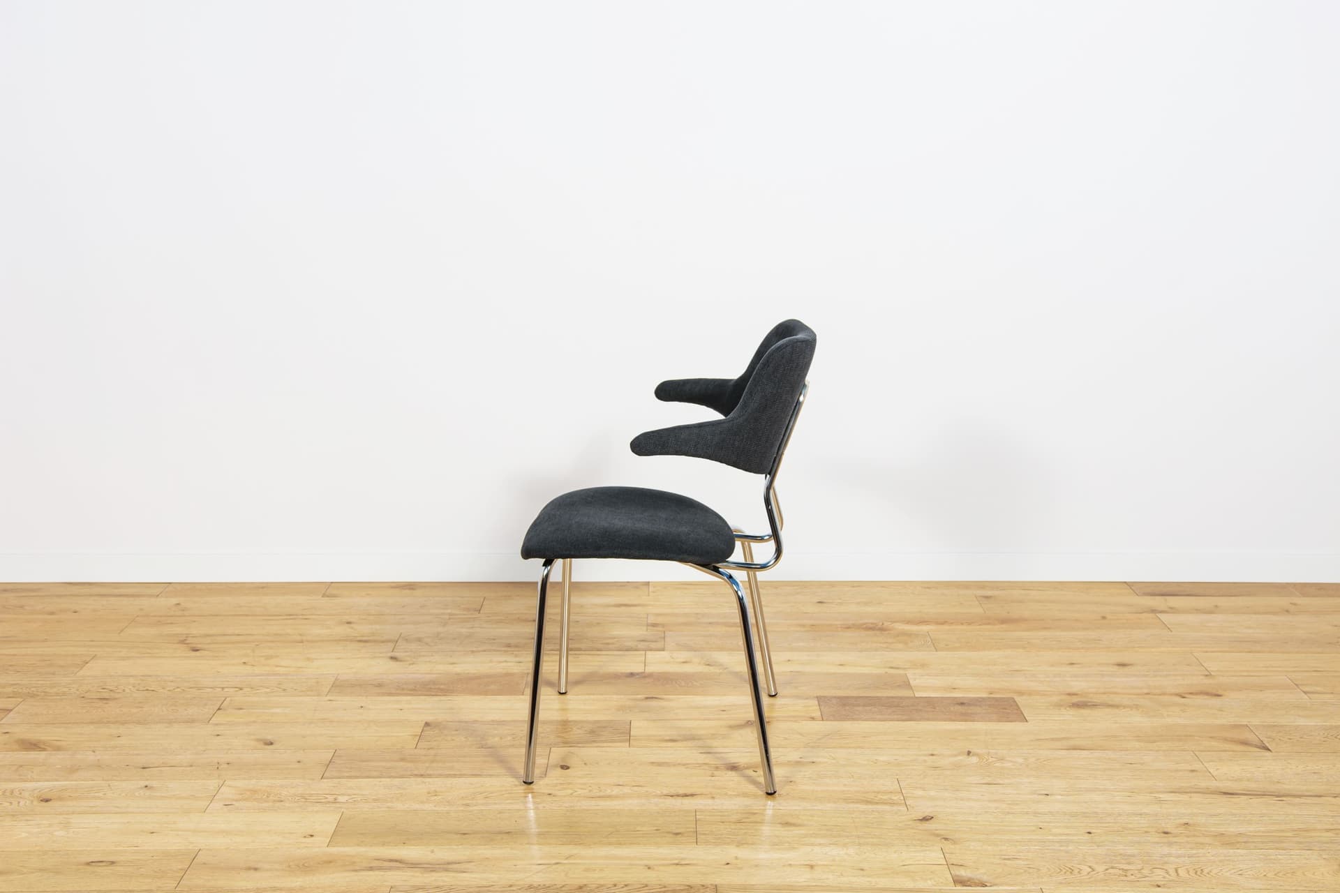 Komplet czterech krzeseł VL118, tkanina czarna, chrom, proj. V. Larsen, Vermund Larsen A/S, Dania, lata 60. - 224620