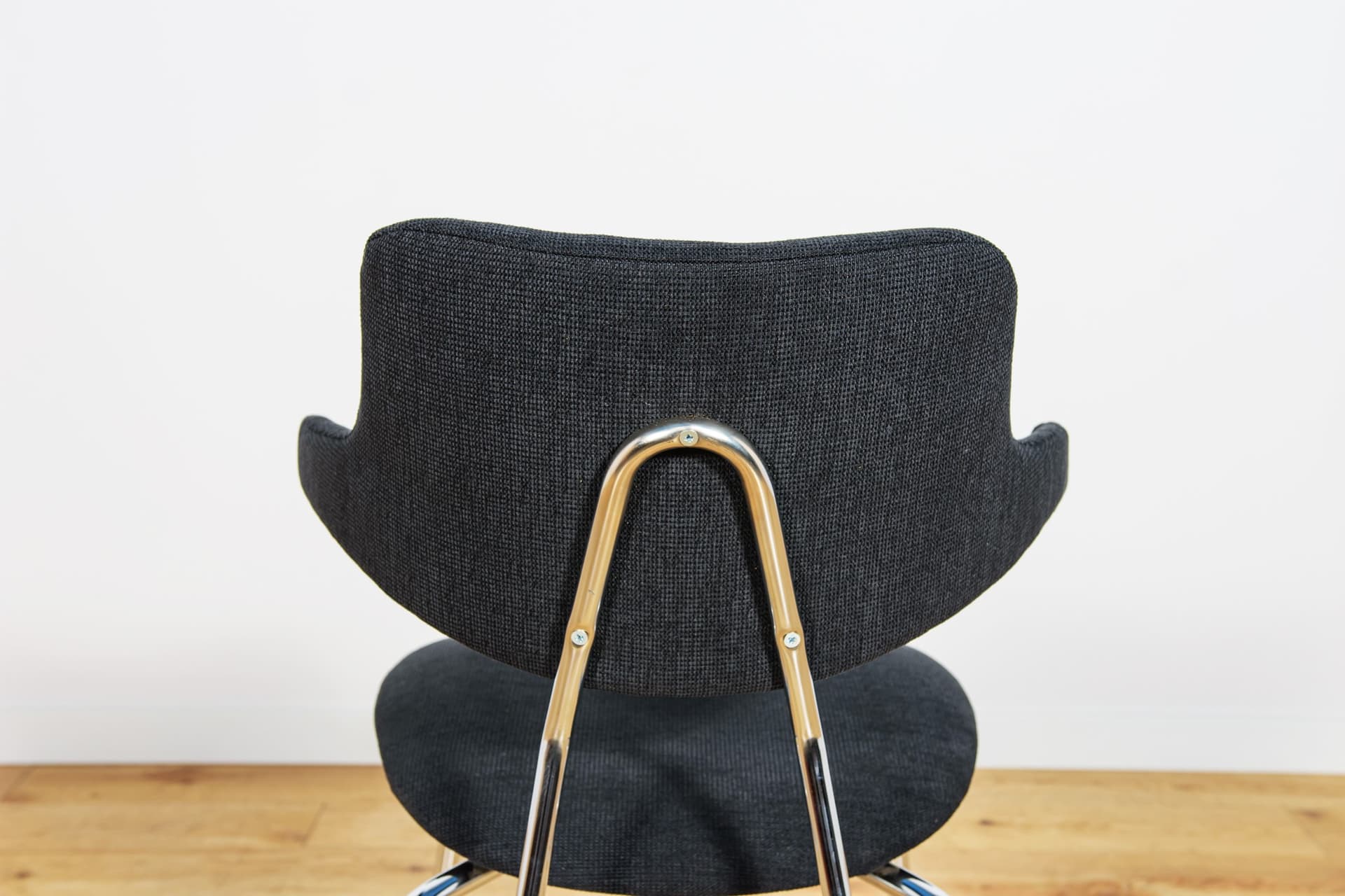 Komplet ośmiu krzeseł VL118, tkanina czarna, chrom, proj. V. Larsen, dla Vermund Larsen A/S, Dania, lata 60. - 224641