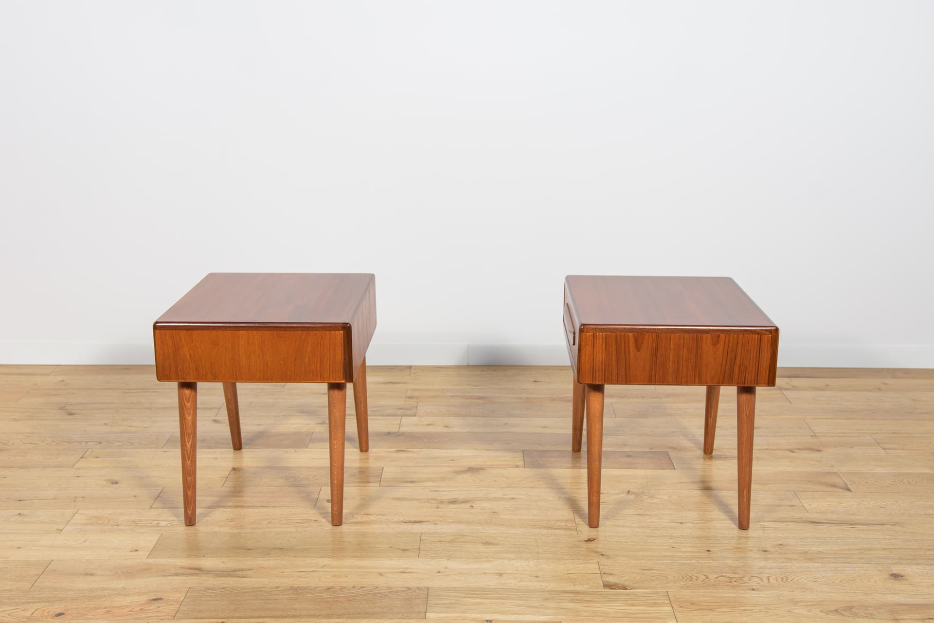 Para szafek nocnych, teak brązowy, proj. V. Wilkins, G-Plan, Wielka Brytania, lata 60. - 224704