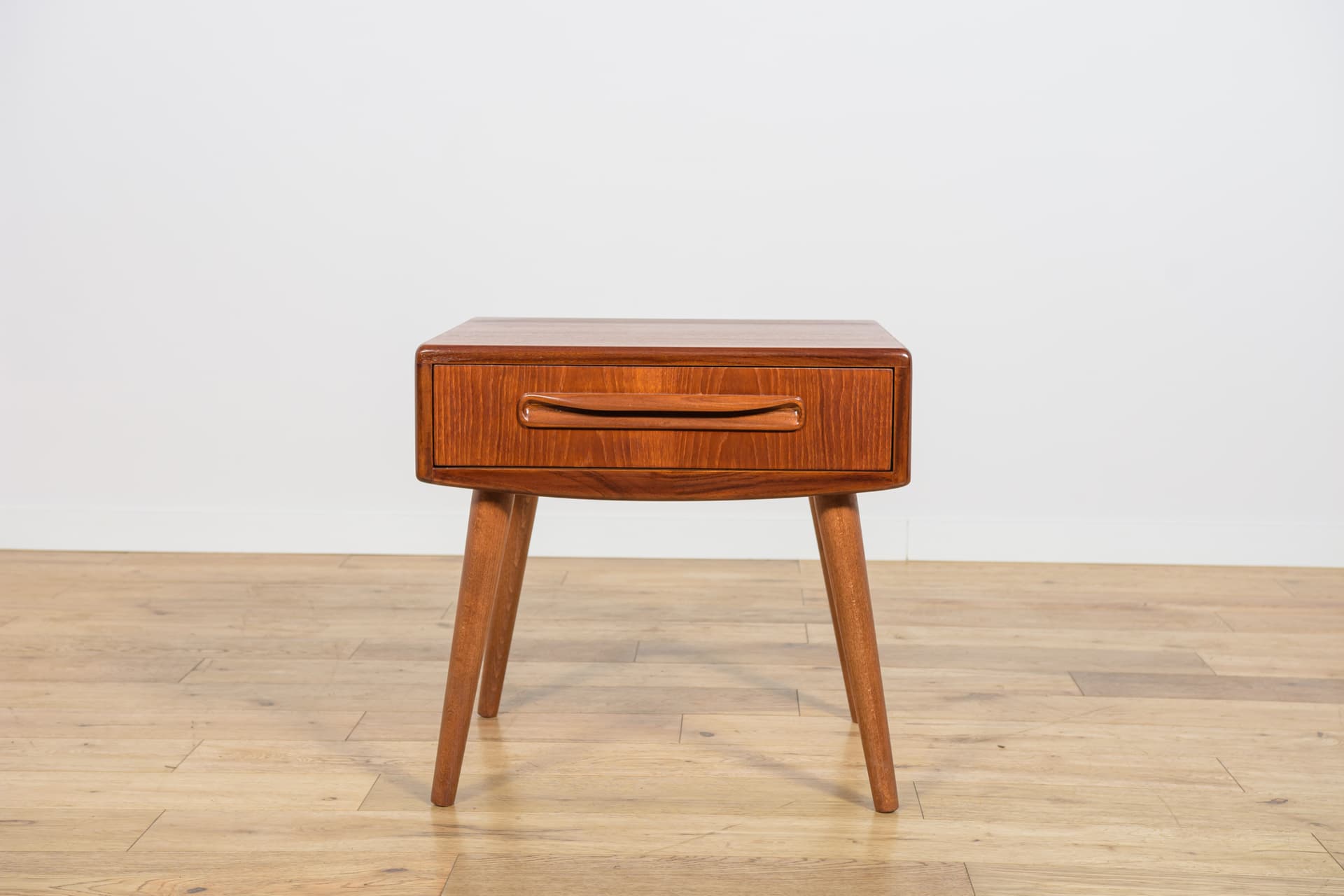 Para szafek nocnych, teak brązowy, proj. V. Wilkins, G-Plan, Wielka Brytania, lata 60. - 224707