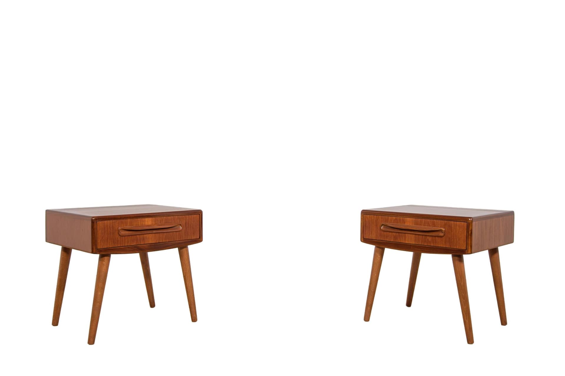 Para szafek nocnych, teak brązowy, proj. V. Wilkins, G-Plan, Wielka Brytania, lata 60.