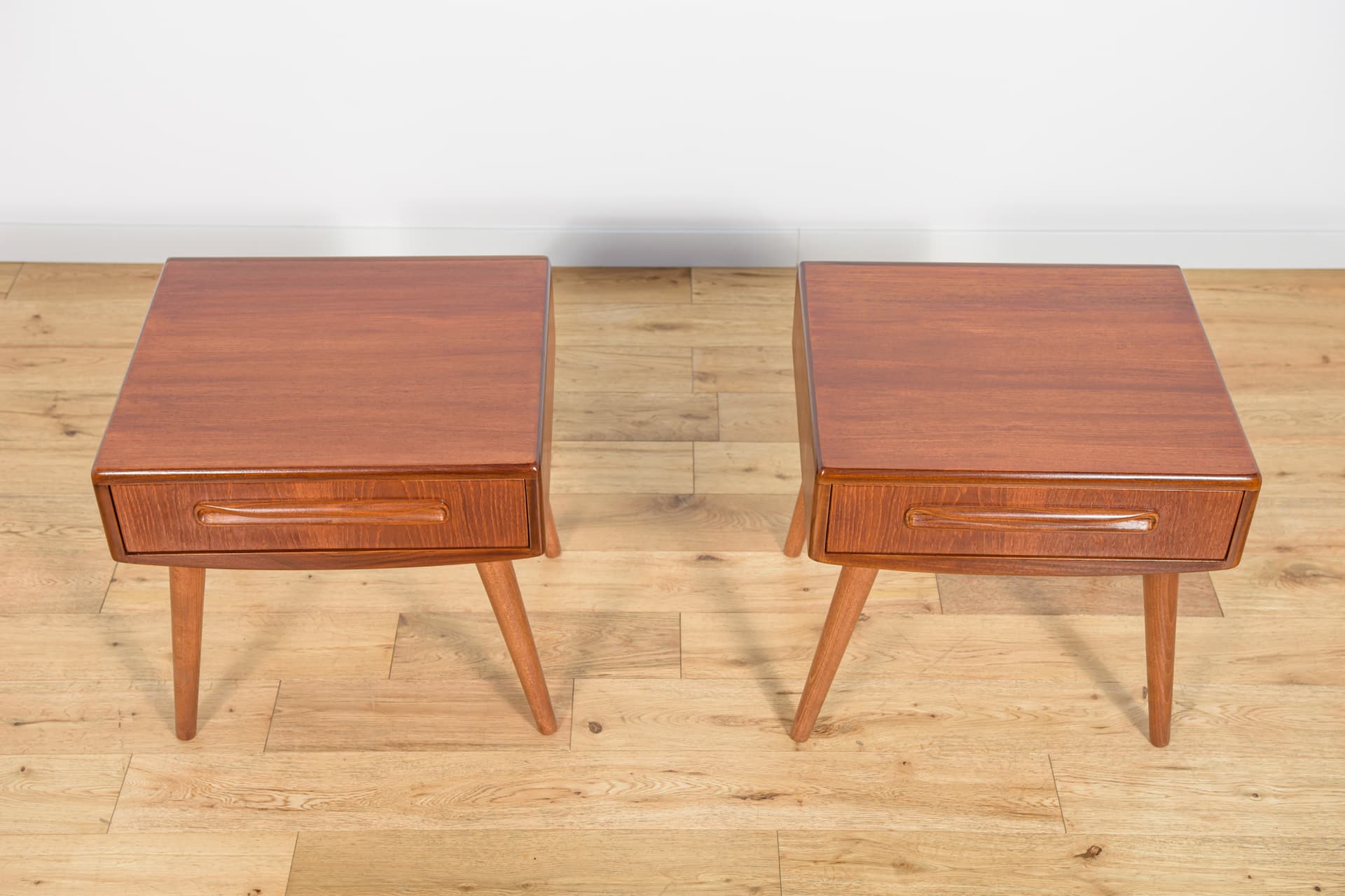Para szafek nocnych, teak brązowy, proj. V. Wilkins, G-Plan, Wielka Brytania, lata 60. - 224701