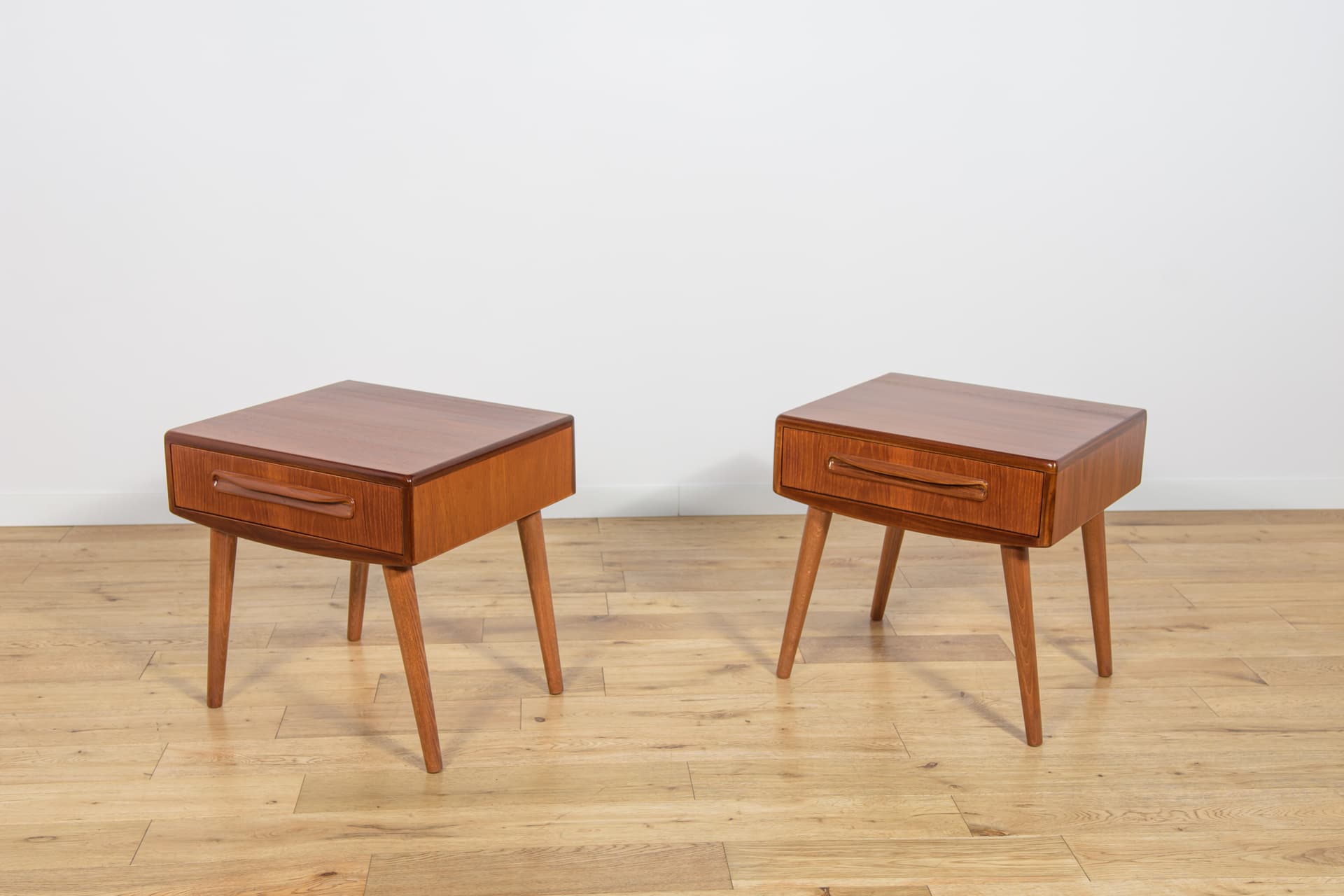 Para szafek nocnych, teak brązowy, proj. V. Wilkins, G-Plan, Wielka Brytania, lata 60. - 224703