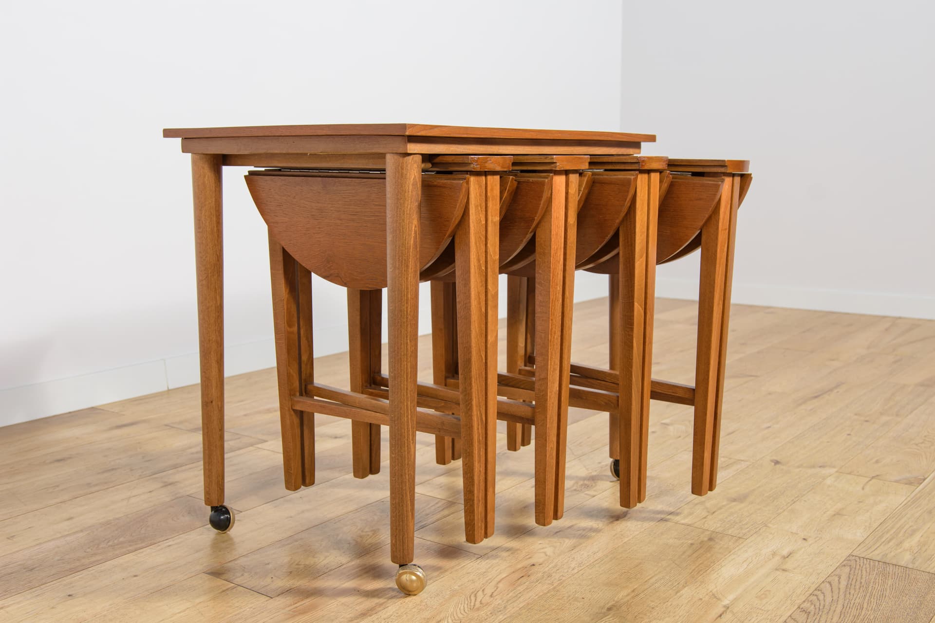 Komplet stolików gniazdowych, teak brązowy, buk, proj. P. Hundevad, Czechosłowacja, lata 60. - 224735