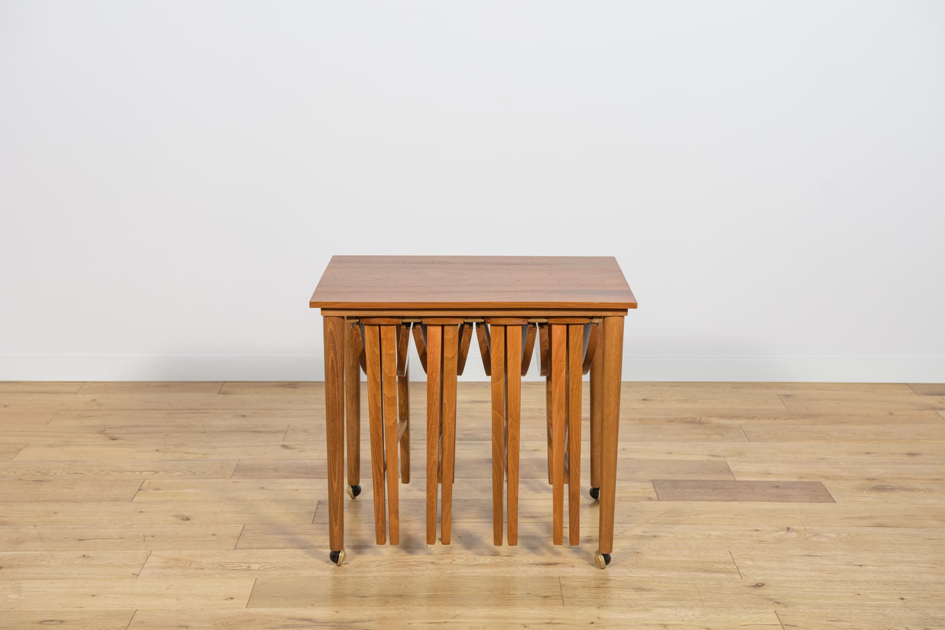 Komplet stolików gniazdowych, teak brązowy, buk, proj. P. Hundevad, Czechosłowacja, lata 60. - 224733