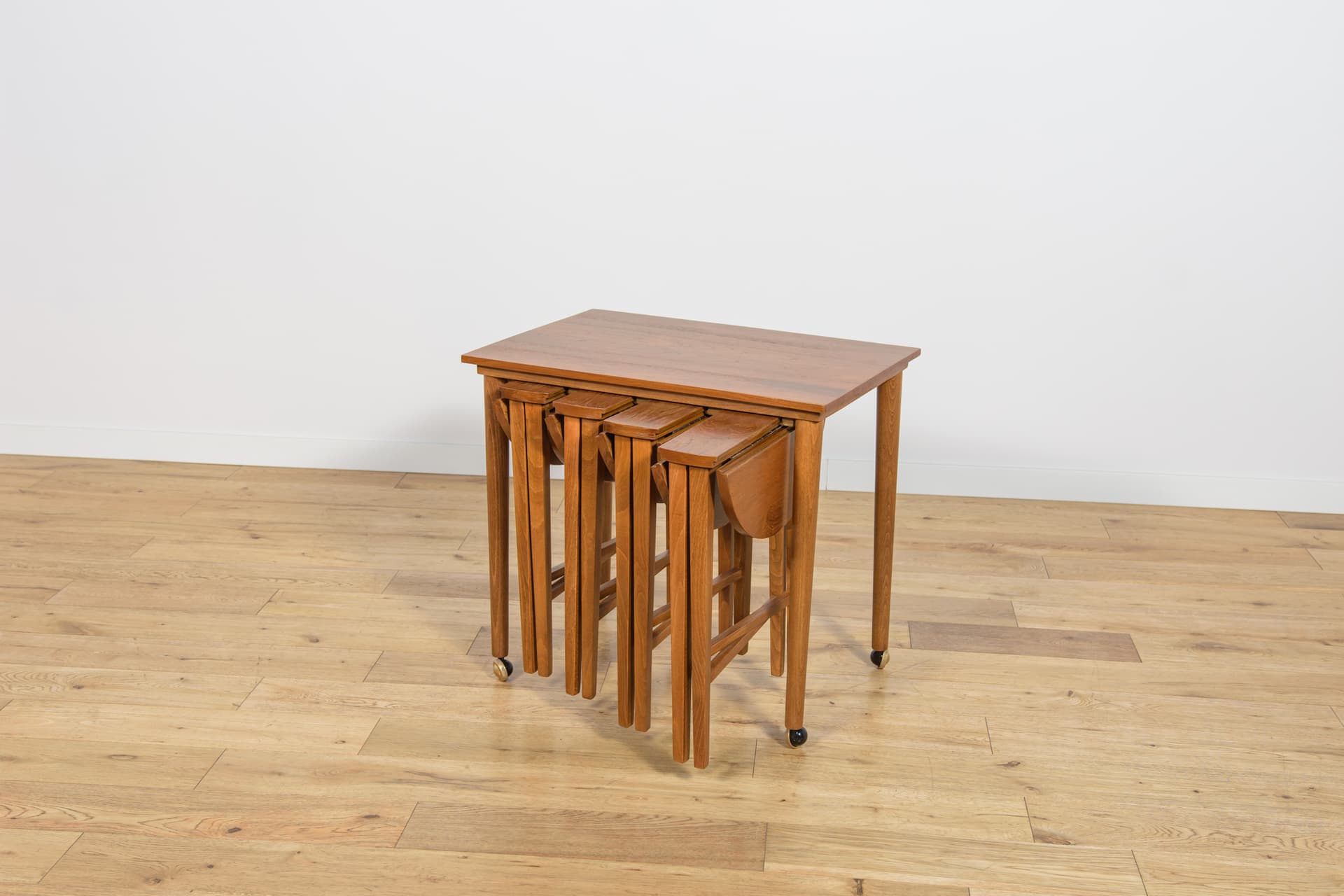 Komplet stolików gniazdowych, teak brązowy, buk, proj. P. Hundevad, Czechosłowacja, lata 60. - 224732