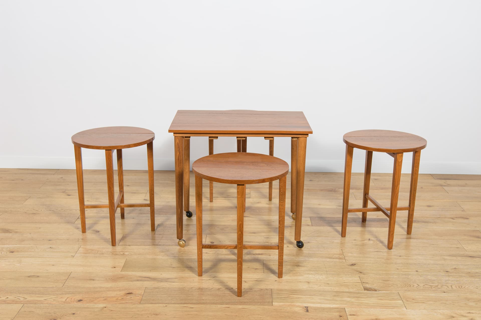 Komplet stolików gniazdowych, teak brązowy, buk, proj. P. Hundevad, Czechosłowacja, lata 60. - 224738