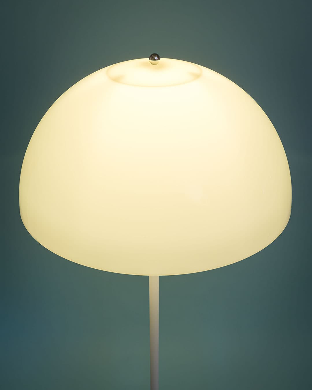 Lampa podłogowa Panthella, biały, metal tworzywo, proj. V. Panton, Louis Poulsen, Dania, lata 70. - 224760