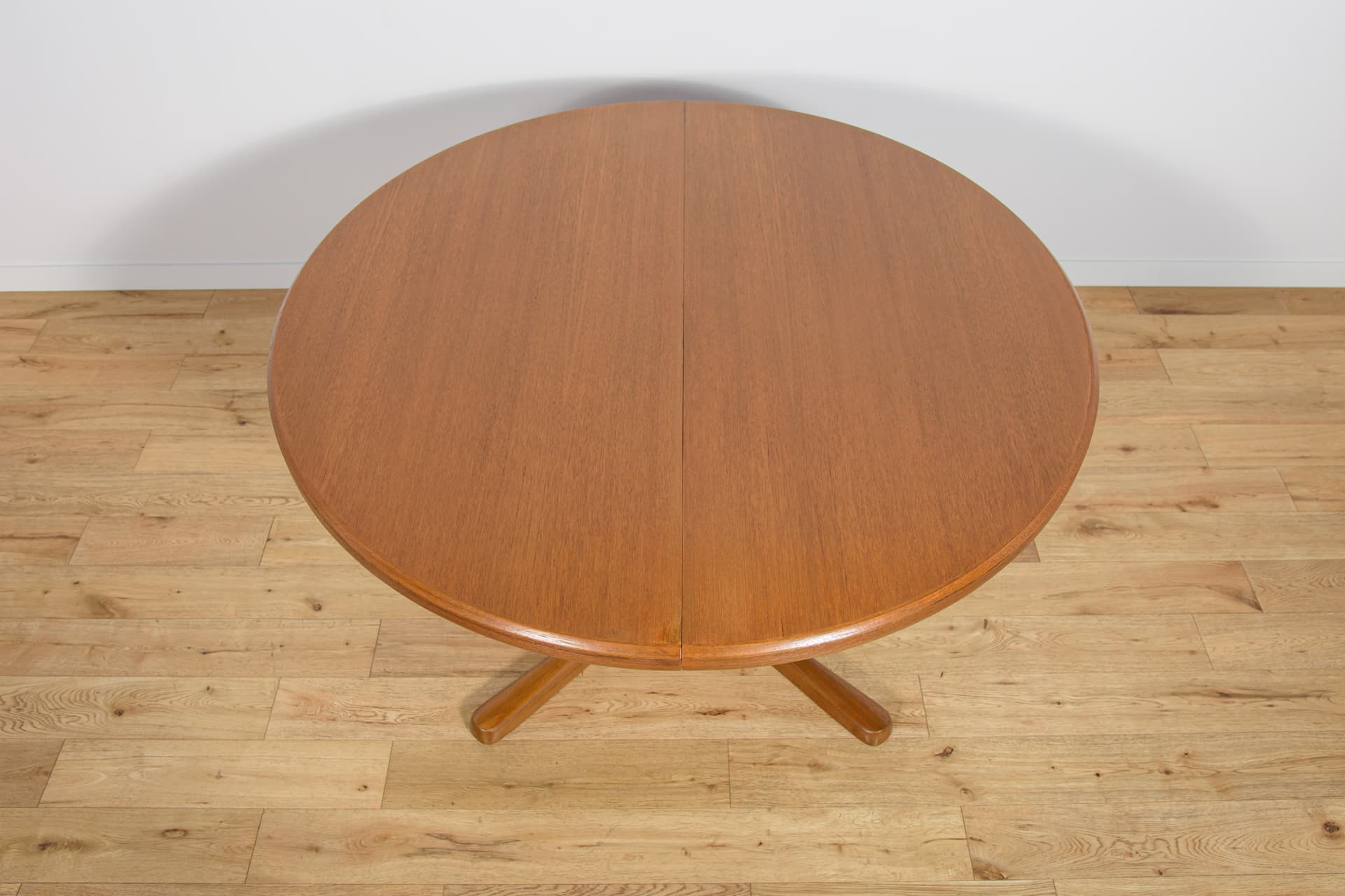 Round dining table, teak brown, McIntosh, United Kingdom, 1960s. - 225028