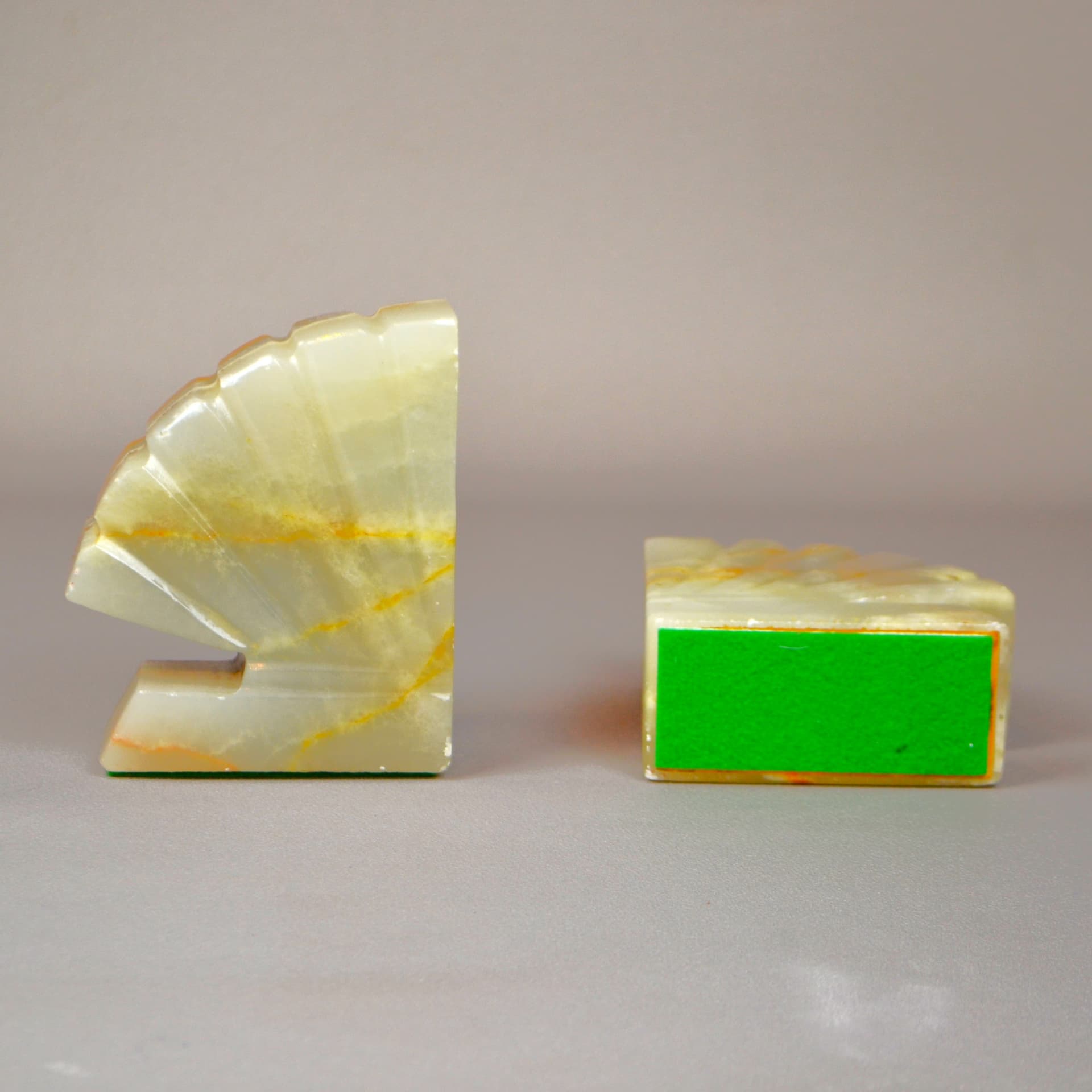 Para podpórek do książek art déco, onyks beżowy, Francja, lata 20. - 56012