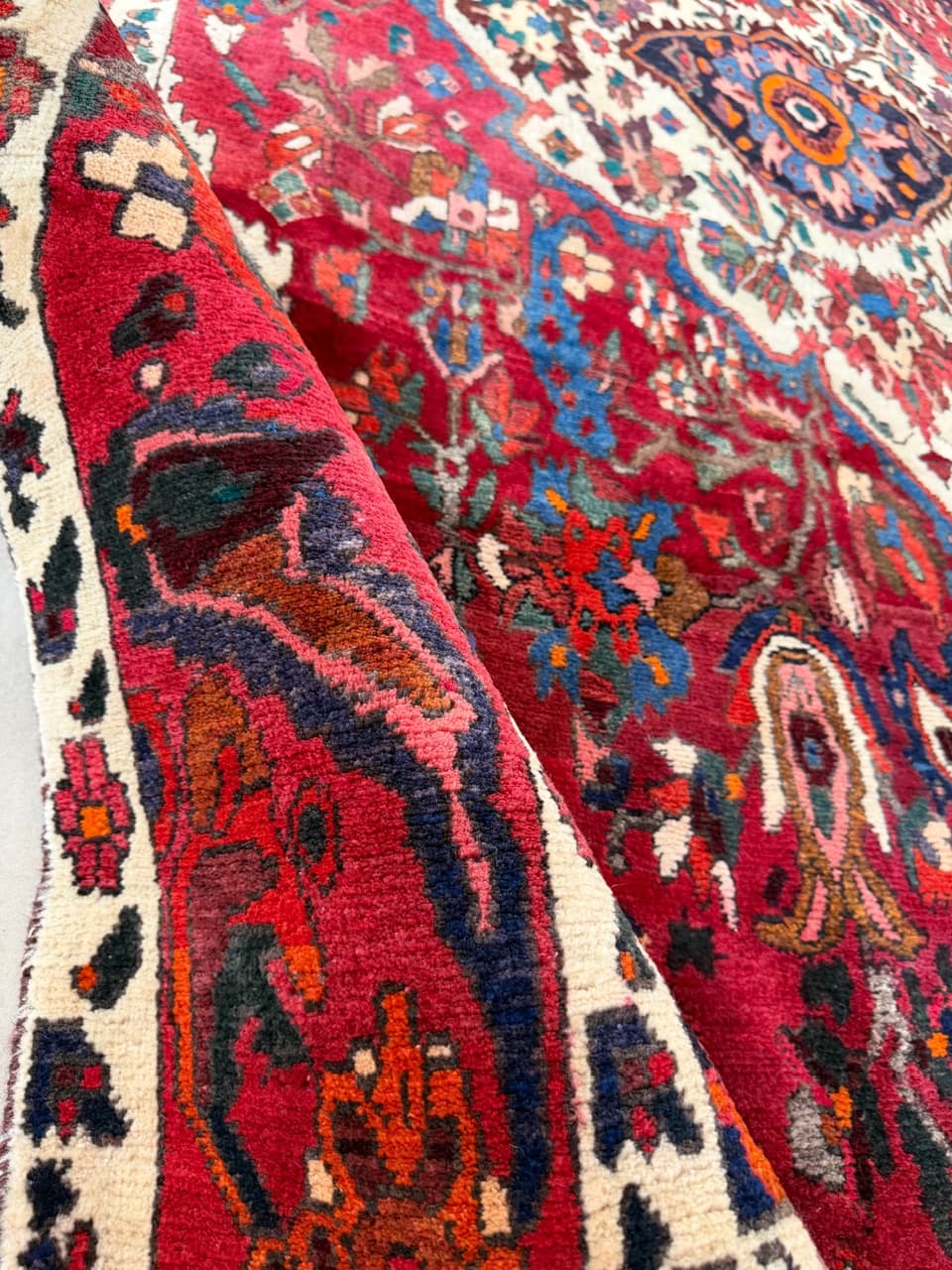 Rug Bahtiari 330x210 cm, multicolor wool, Iran - 225576