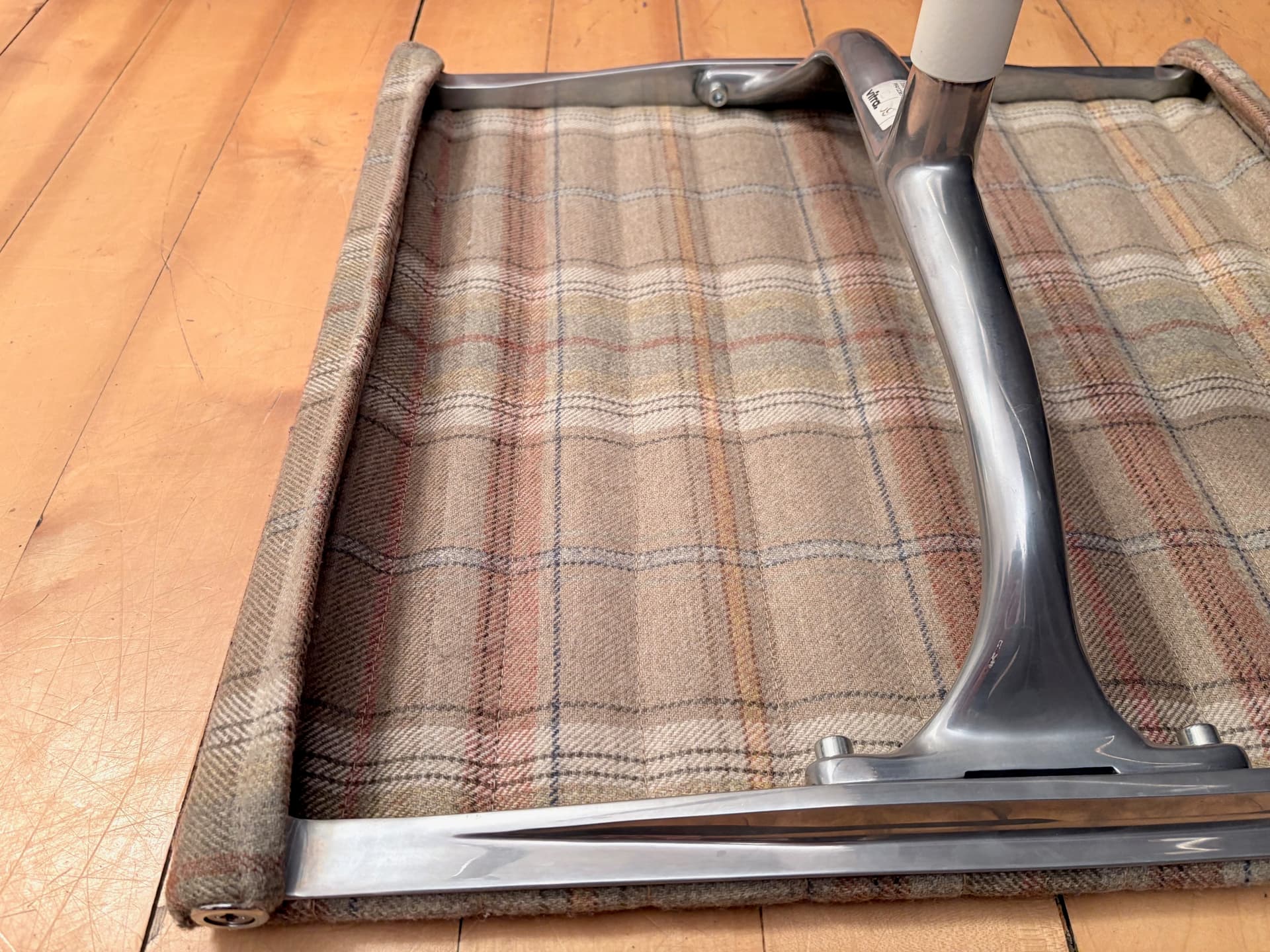 Podnóżek EA 125, multikolor, aluminium, proj. C. & R. Eames, Vitra, Szwajcaria - 225738