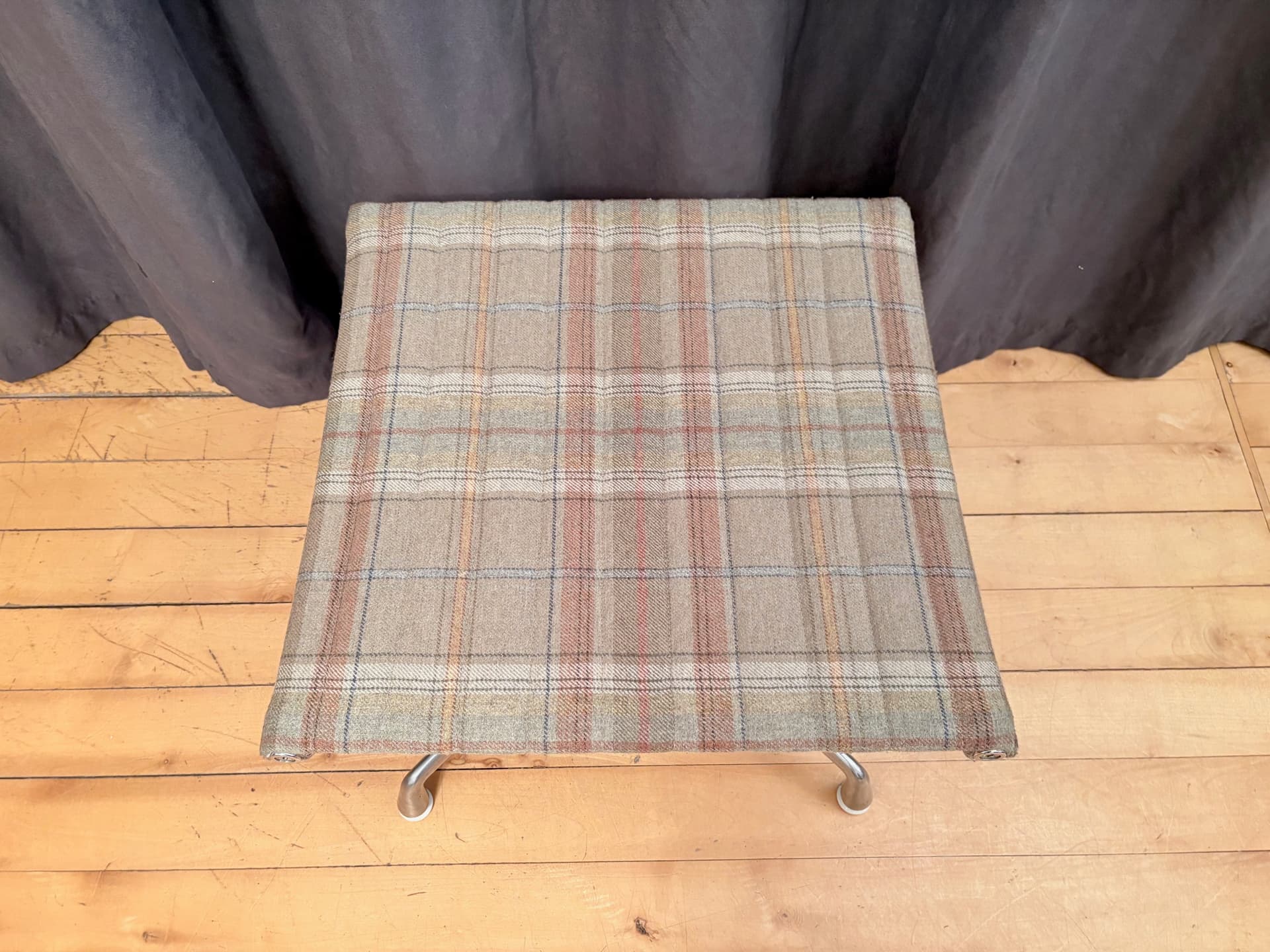 Podnóżek EA 125, multikolor, aluminium, proj. C. & R. Eames, Vitra, Szwajcaria - 225734