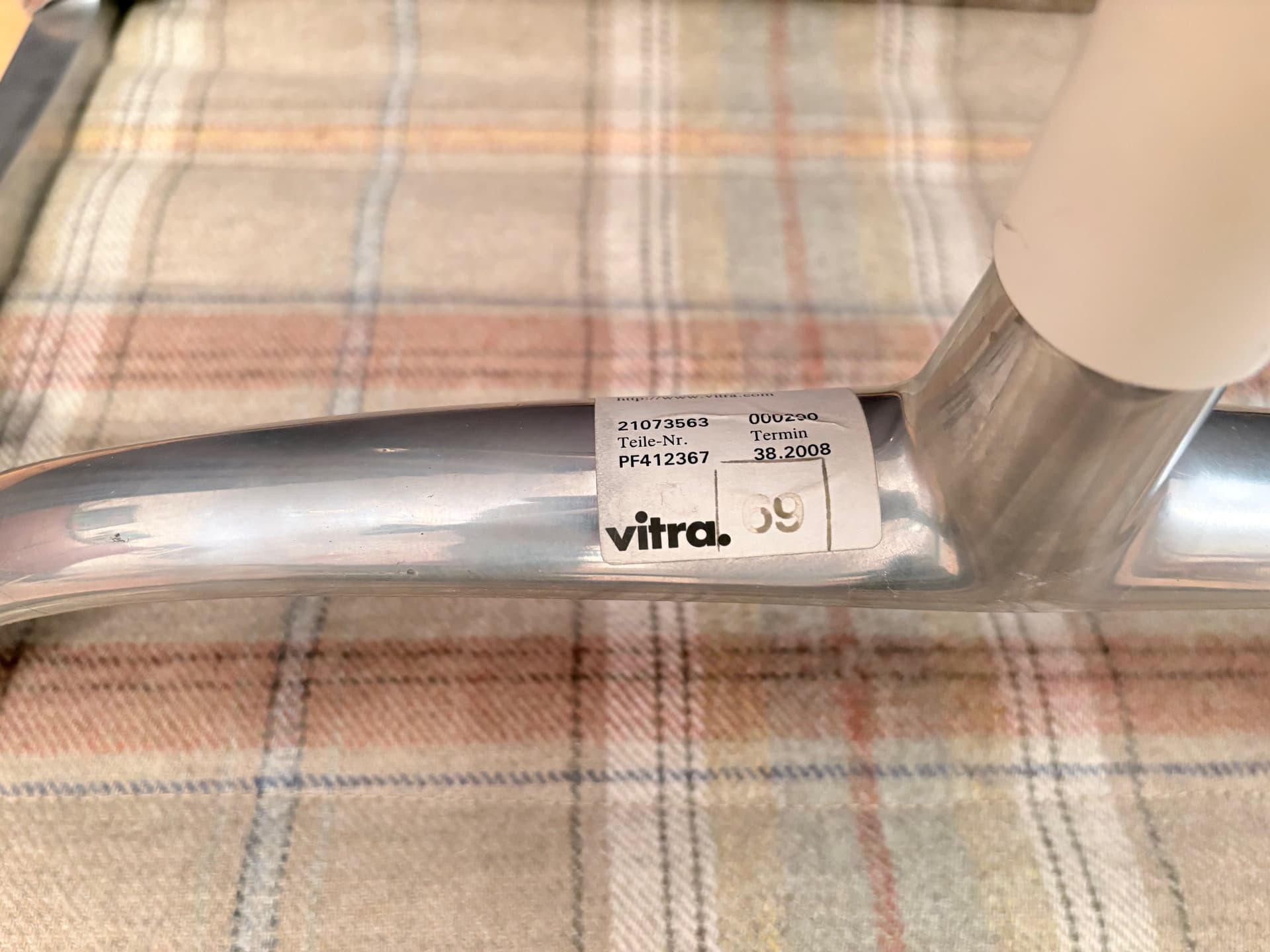 Podnóżek EA 125, multikolor, aluminium, proj. C. & R. Eames, Vitra, Szwajcaria - 225744