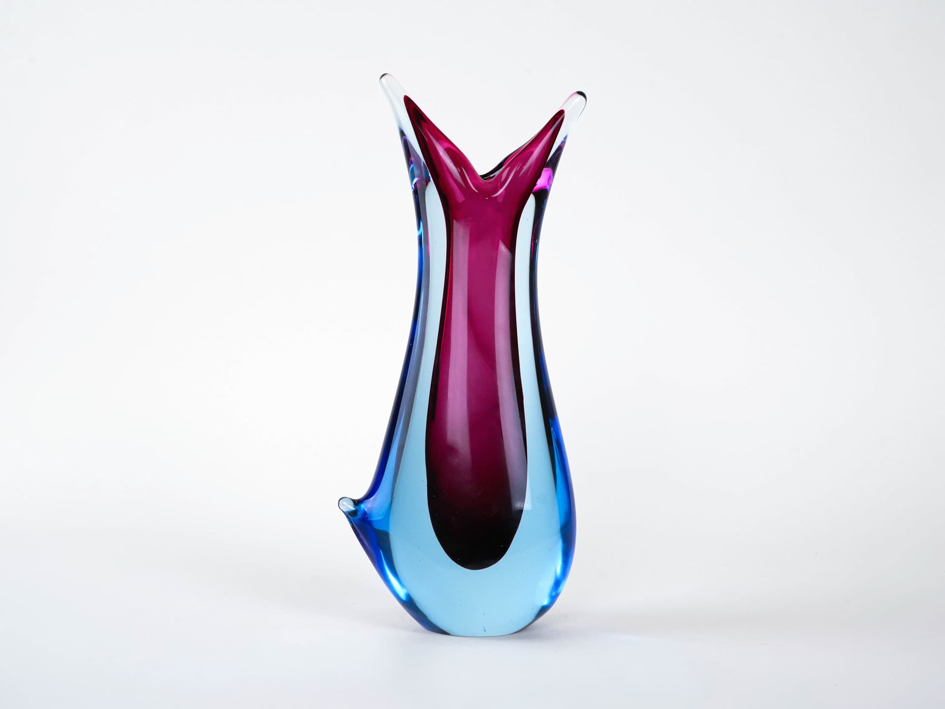 Vase Murano, fuchsia blue, glass, Italy, 1960s. - 225945