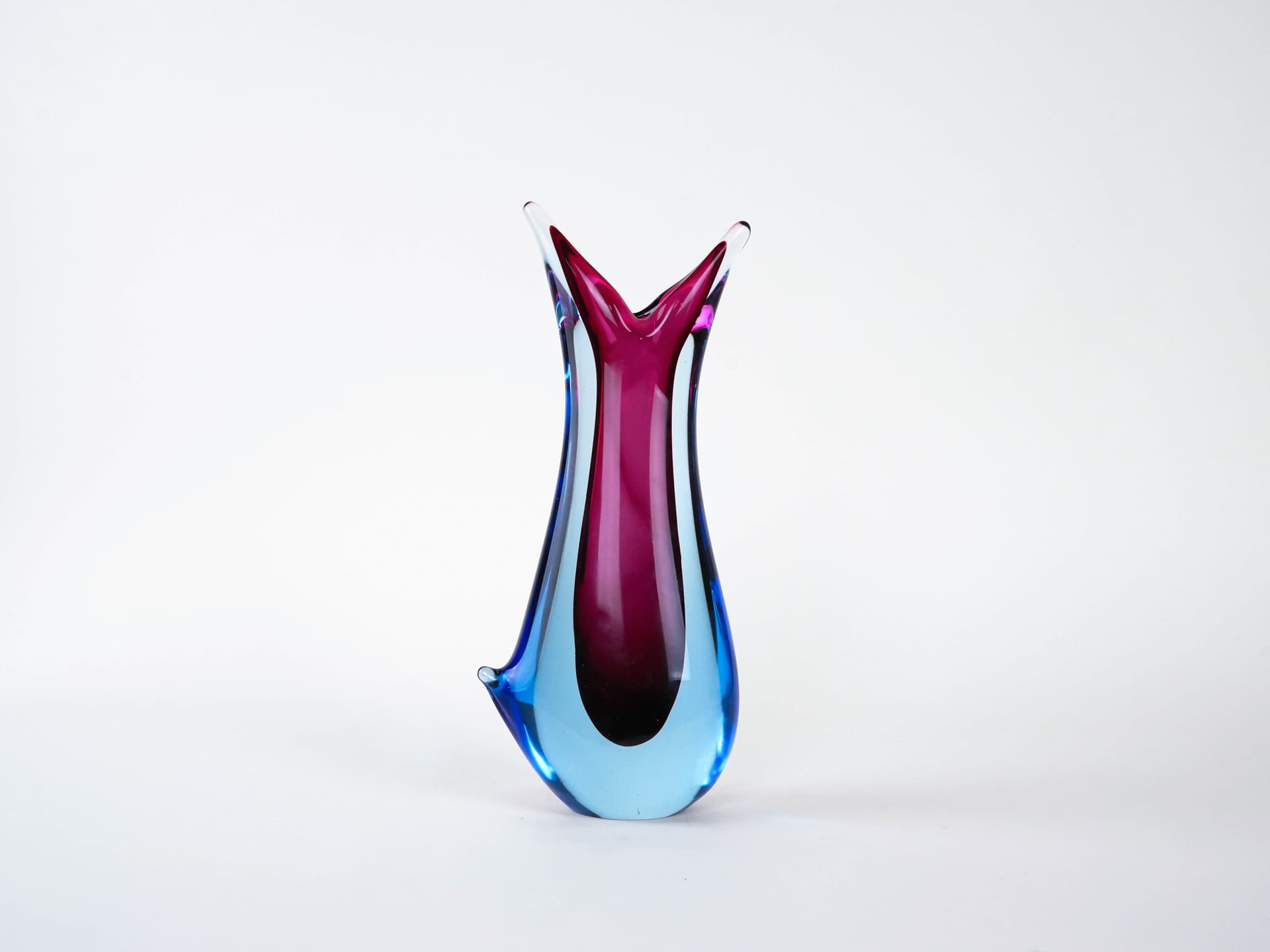 Vase Murano, fuchsia blue, glass, Italy, 1960s. - 225947
