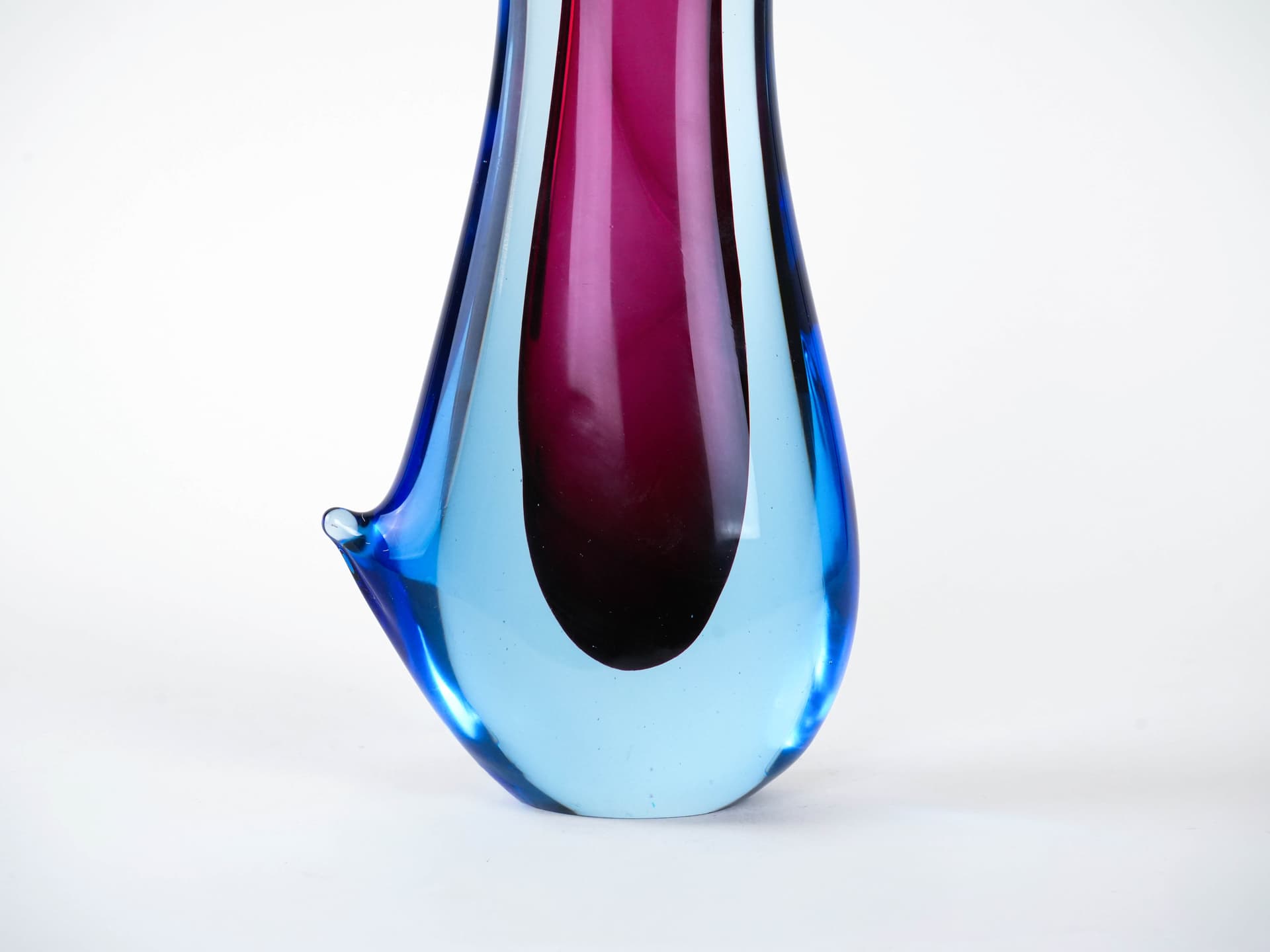 Vase Murano, fuchsia blue, glass, Italy, 1960s. - 225949