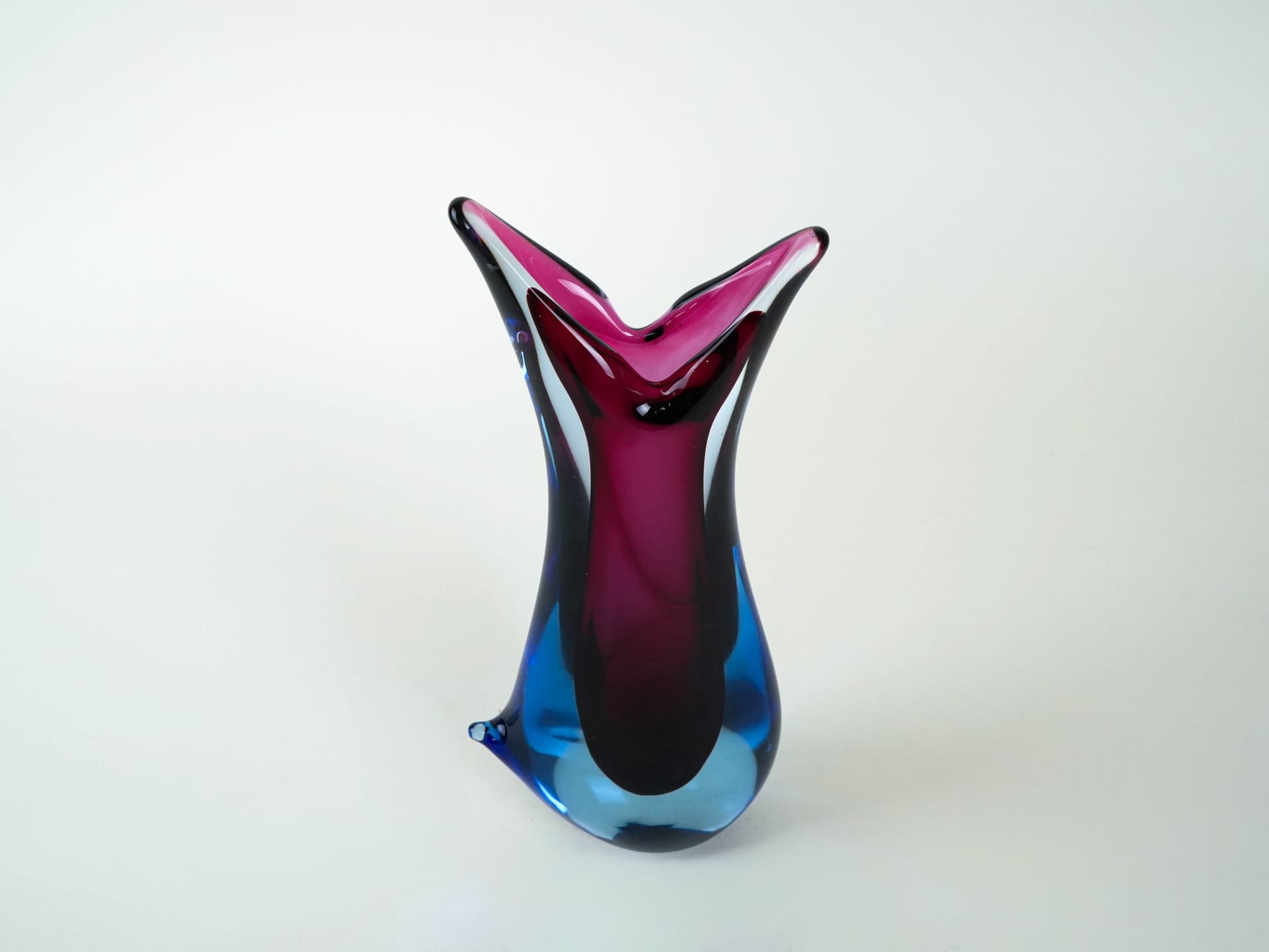 Vase Murano, fuchsia blue, glass, Italy, 1960s. - 225946