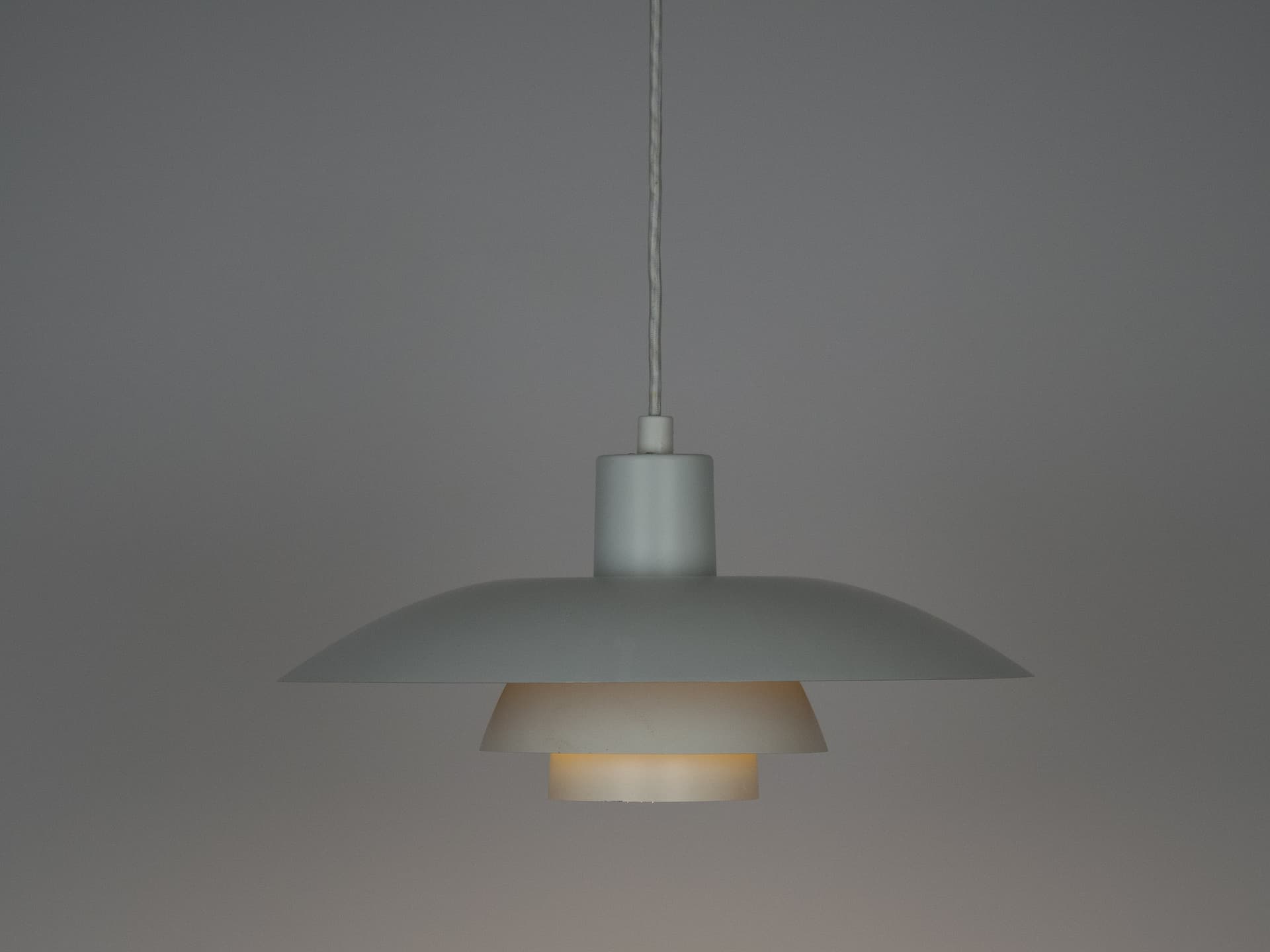 Lampa wisząca PH 4/3, biały, aluminium, proj. P. Henningsen, Louis Poulsen, Dania, lata 90. - 226326