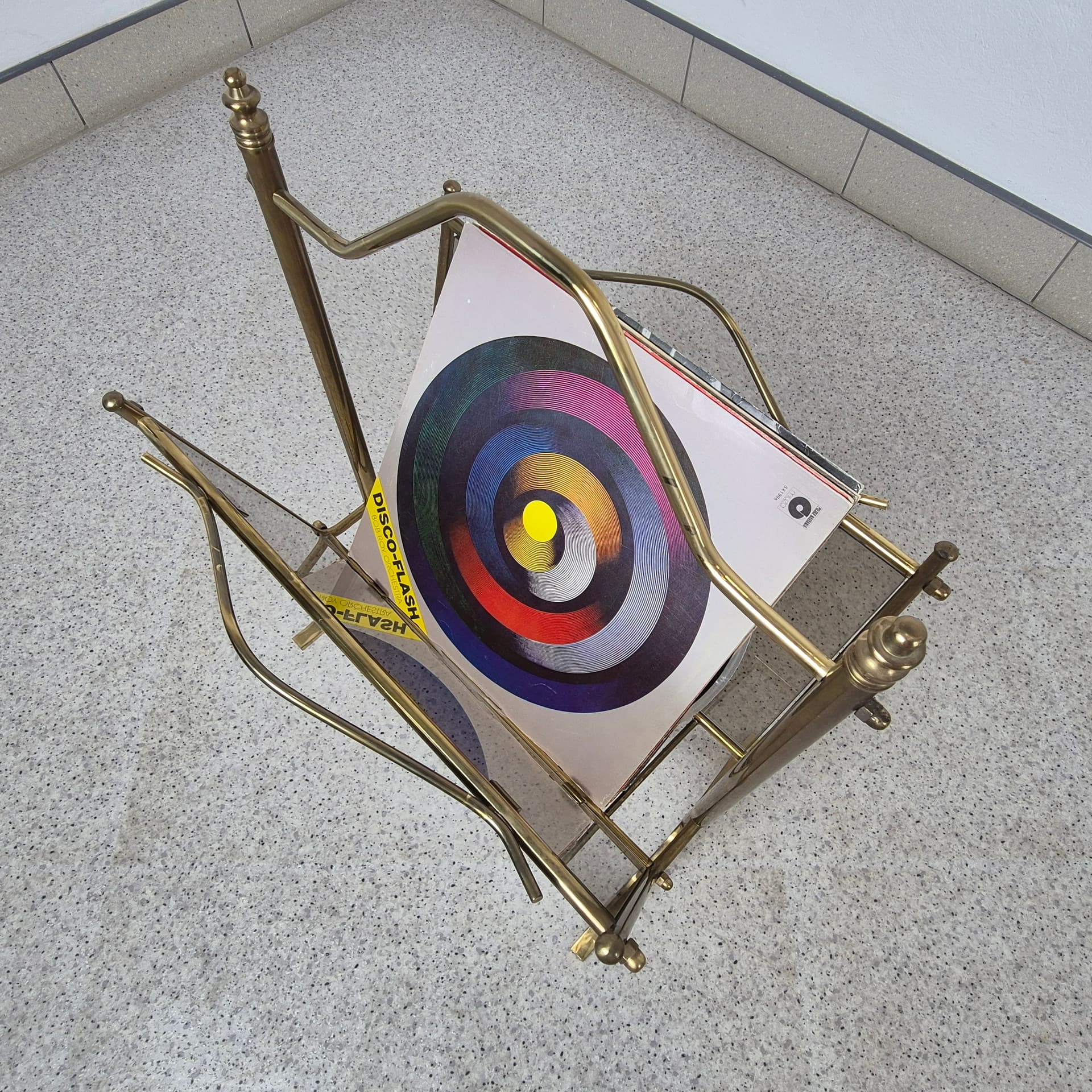 Magazine Rack Maison Jansen, brass, smoked glass, Germany, 1970s. - 226389