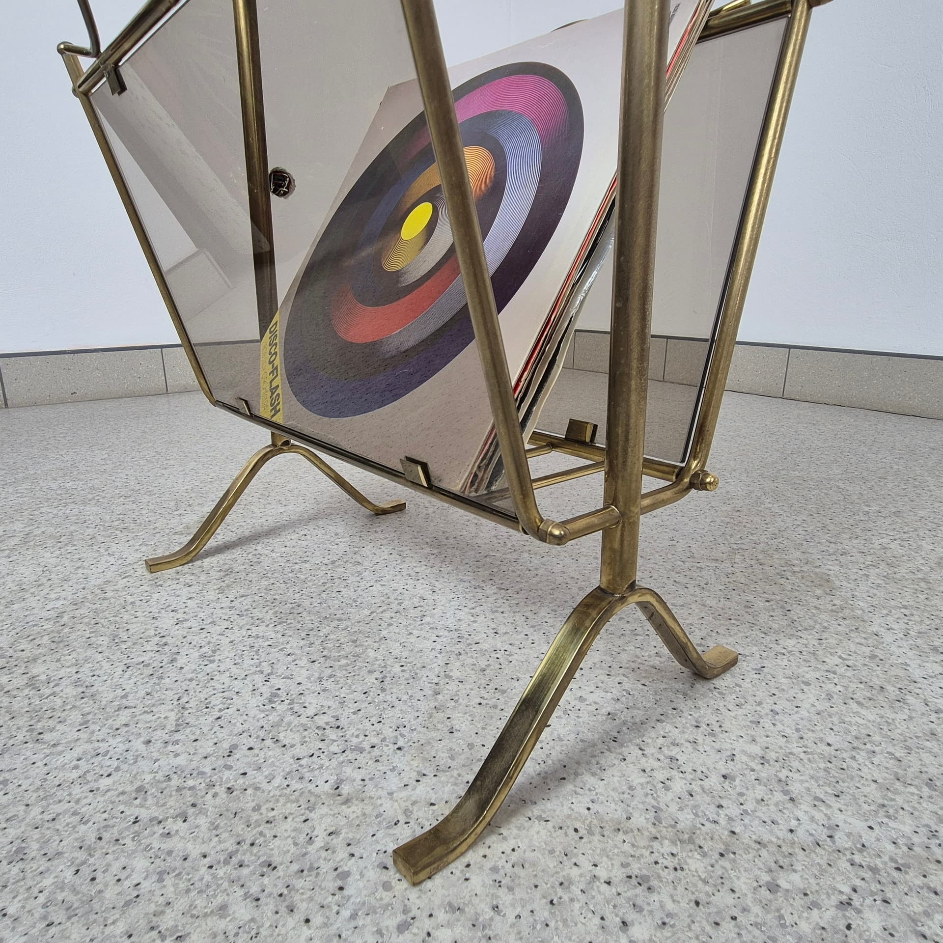 Magazine Rack Maison Jansen, brass, smoked glass, Germany, 1970s. - 226390