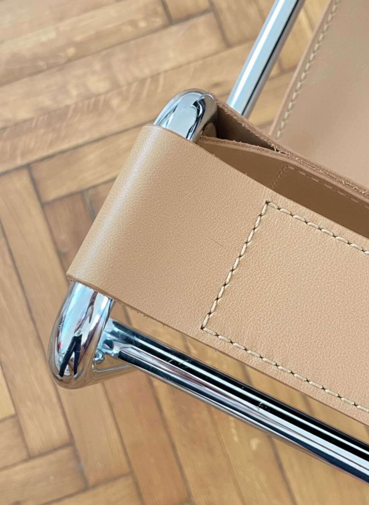 Fotel z giętej stali wg proj. Wassily, M. Breuer, beżowy, skóra naturalna - 249661