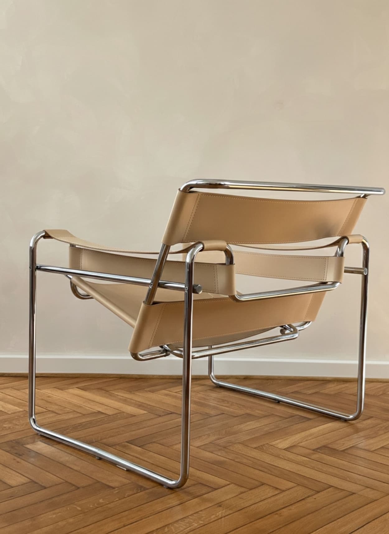 Fotel z giętej stali wg proj. Wassily, M. Breuer, beżowy, skóra naturalna - 249663