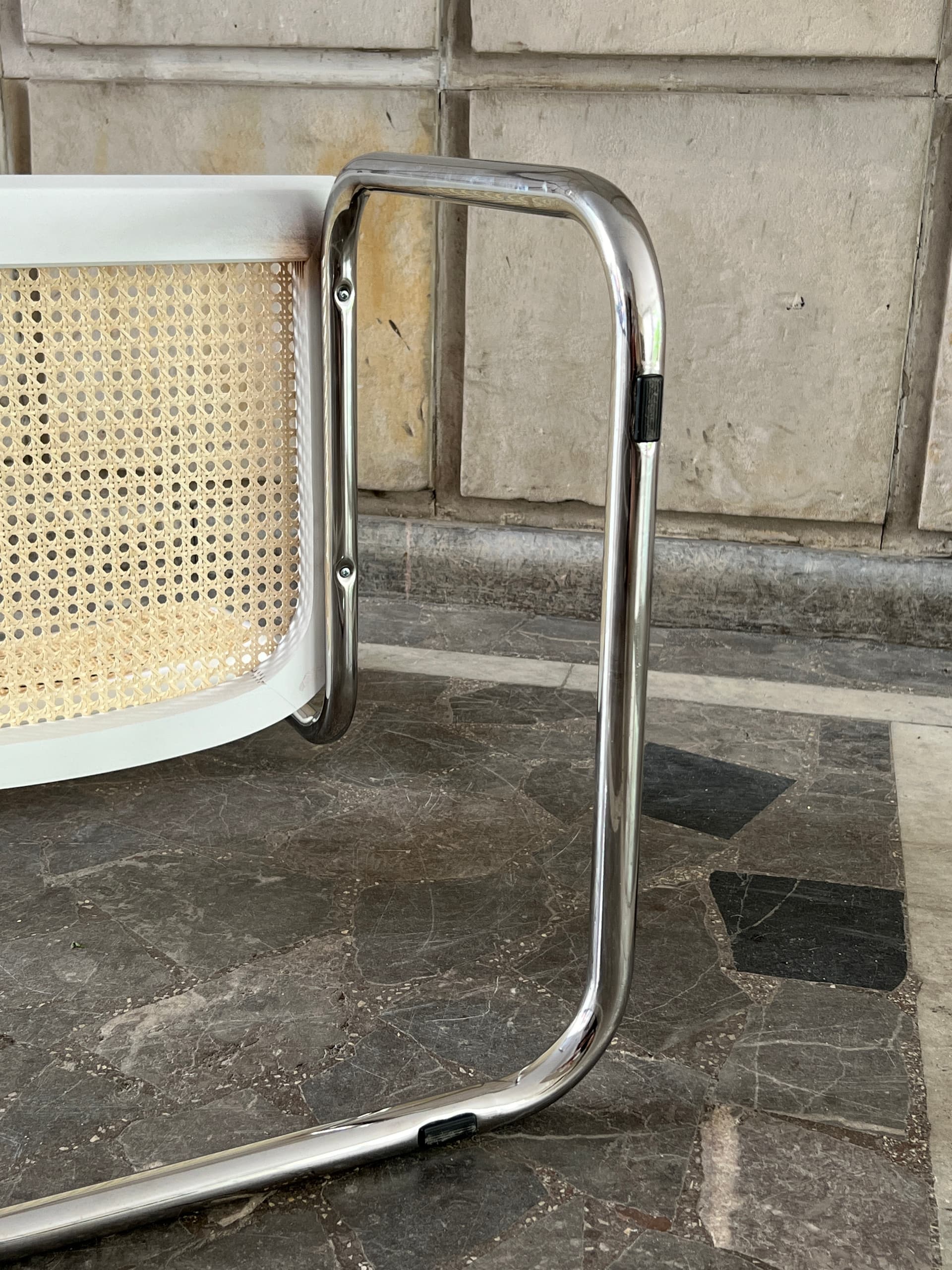 Krzesło z giętej stali z podłokietnikami wg proj. M.Breuer, Bauhaus, białe - 226661